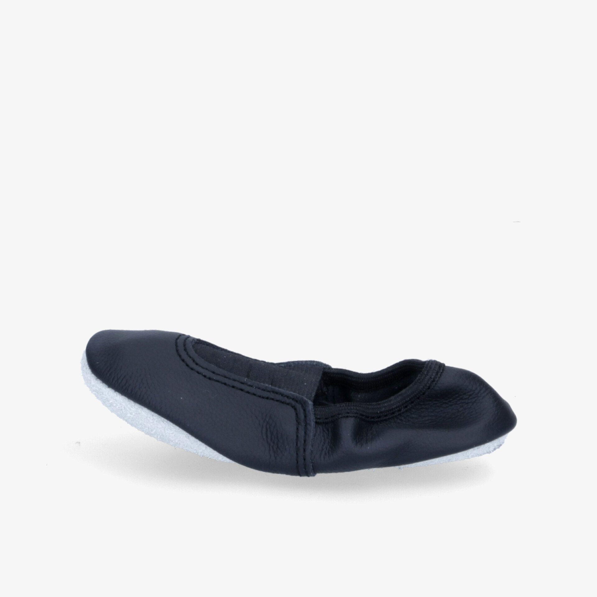Bequemer und flexibler schwarzer Schuh mit rutschfester Sohle für ultimativen Tragekomfort.