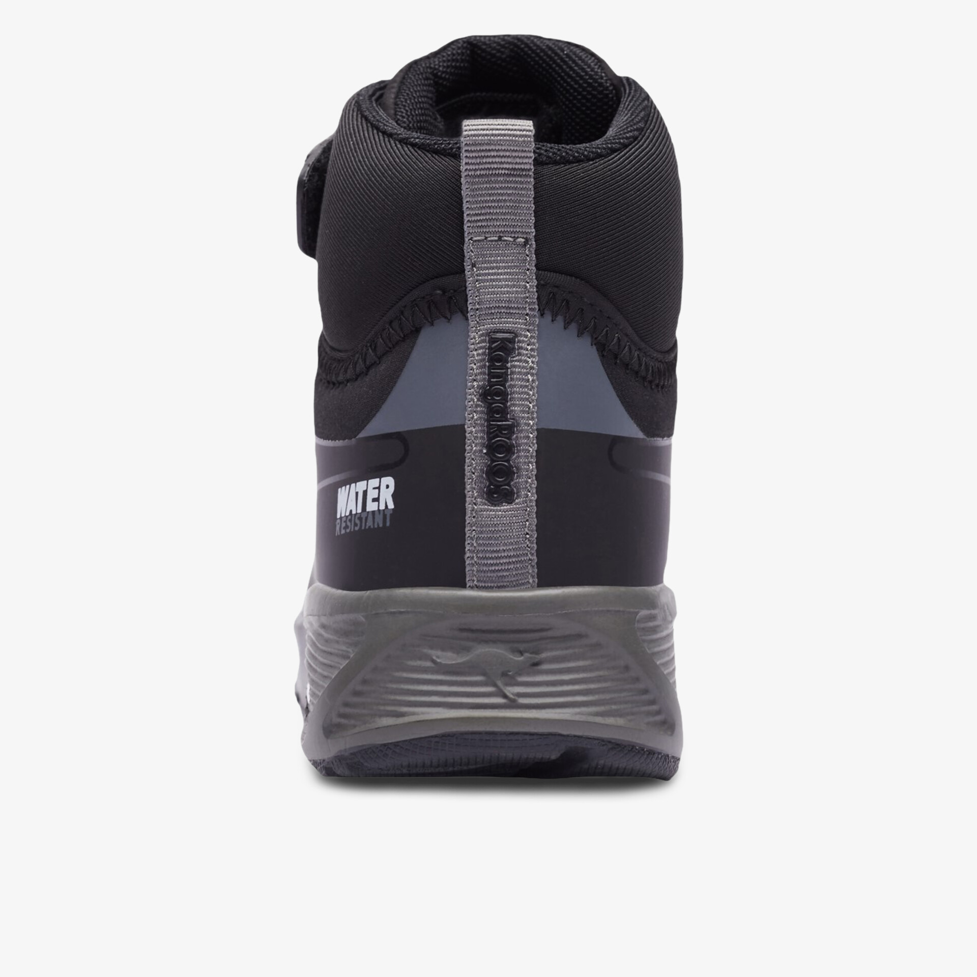 Robuster Sportschuh mit rutschfester Sohle und gepolstertem Schaft, Rückansicht