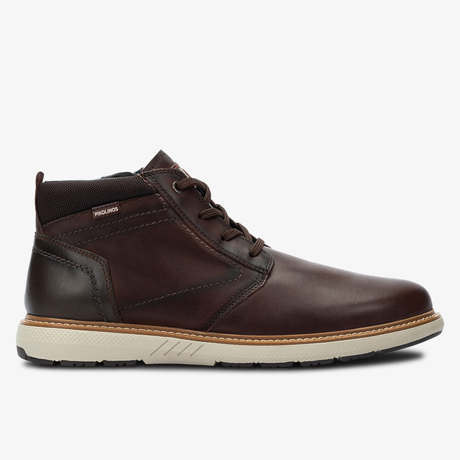Seitliche Ansicht eines eleganten Schnürboots aus braunem Leder mit weißer profilierter Sohle