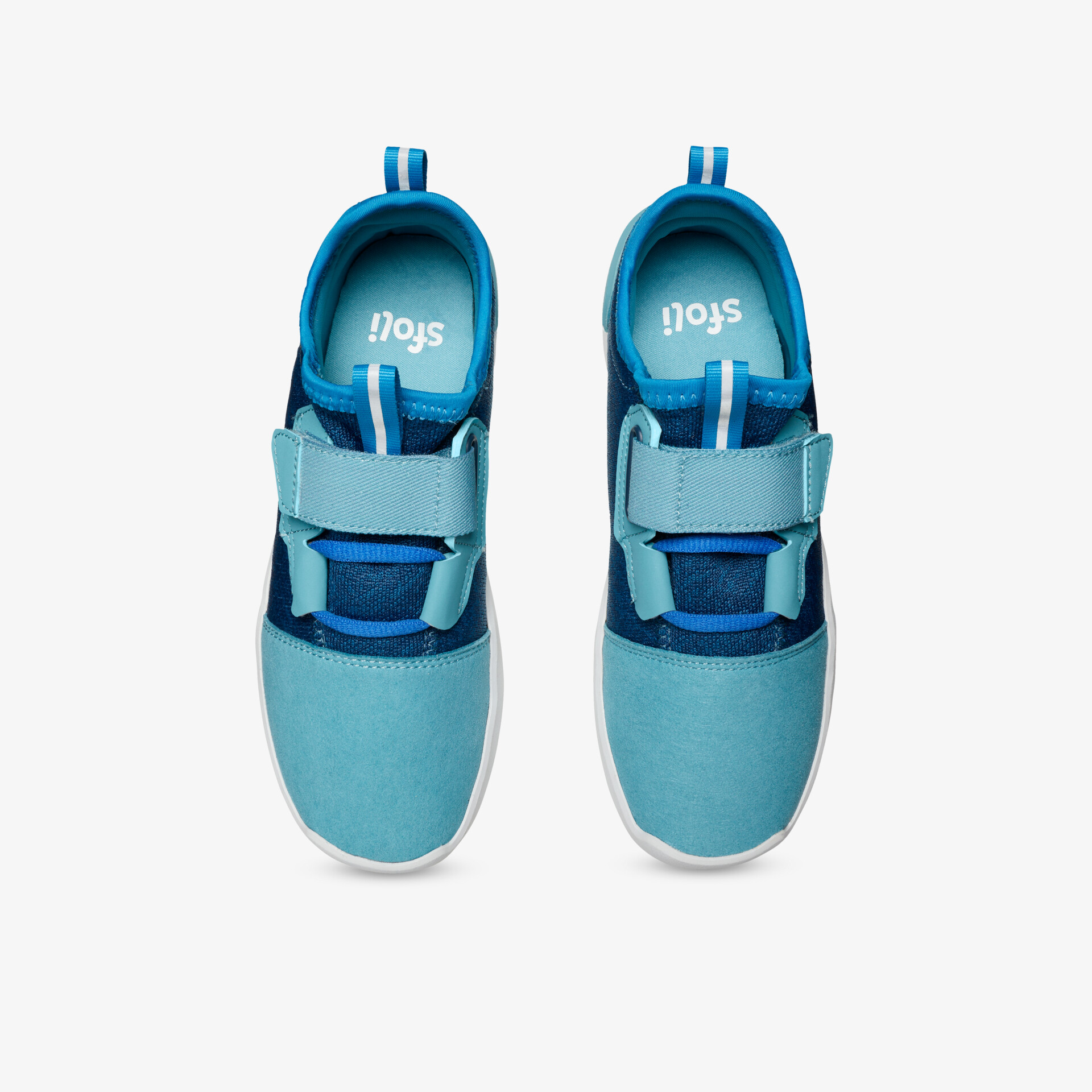 Leichte Schuhe mit bequemen, verstellbaren Riemen und rutschfester Sohle für sportlichen Komfort.