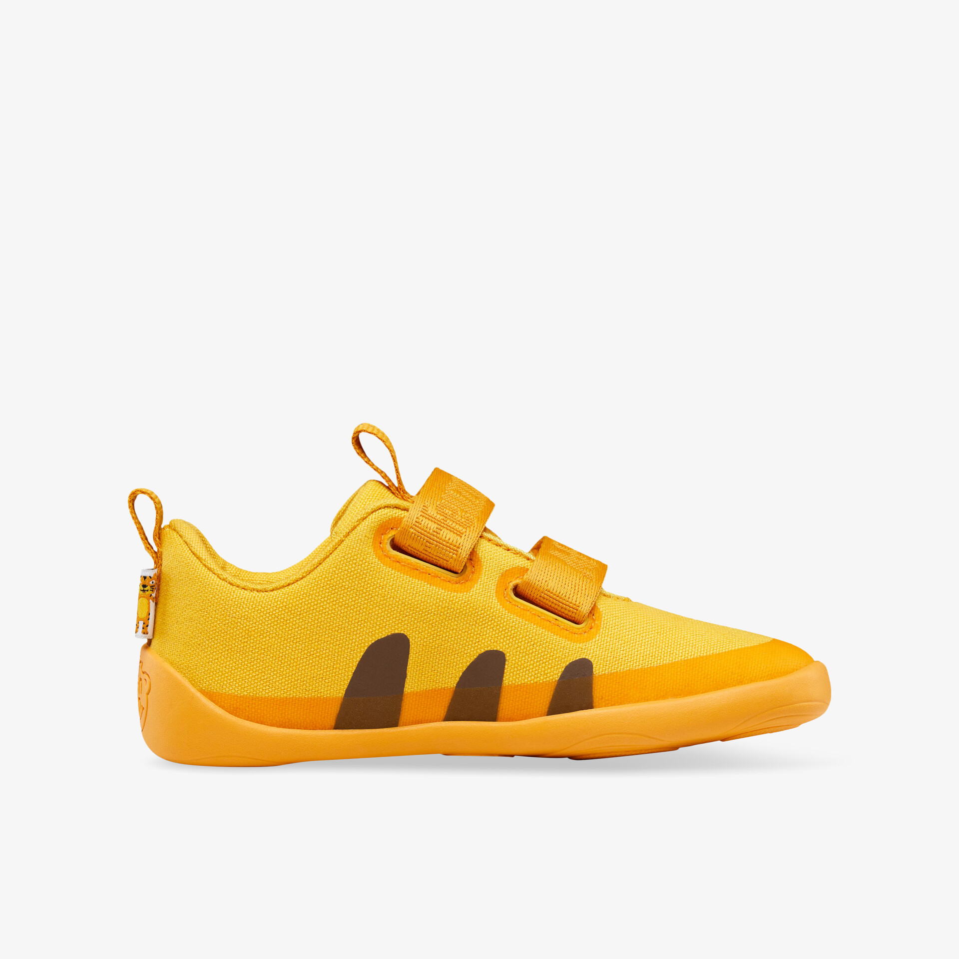 Stylischer gelber Sportschuh mit verstellbarem Verschluss und robustem Halt. Perfekt für Sport und Freizeit.