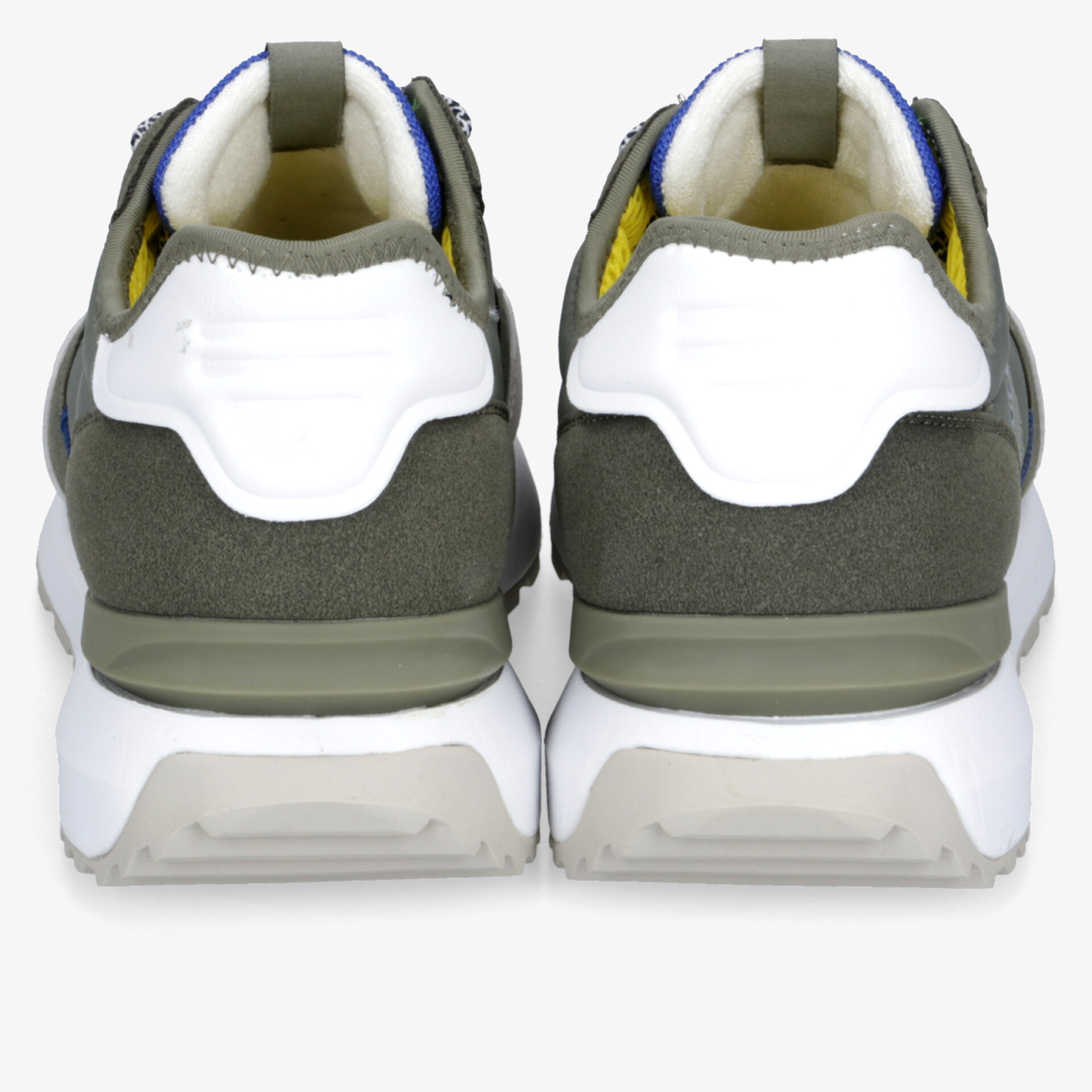 Rückansicht von robusten Schuhen mit stilvollem Design und bequemer Passform auf stabiler Sohle