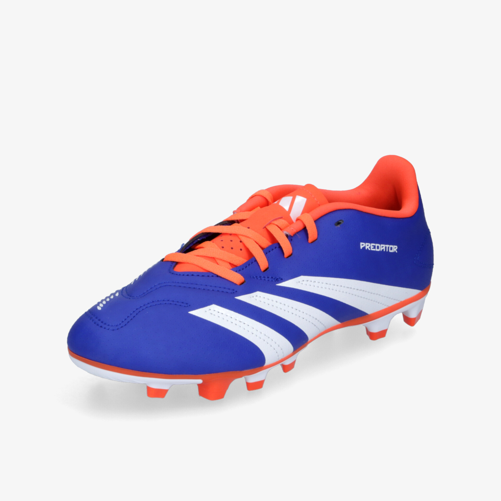 Blauer Fußballschuh mit orangenen Details, stabiler Schnürung und griffiger Profilsohle für optimale Performance