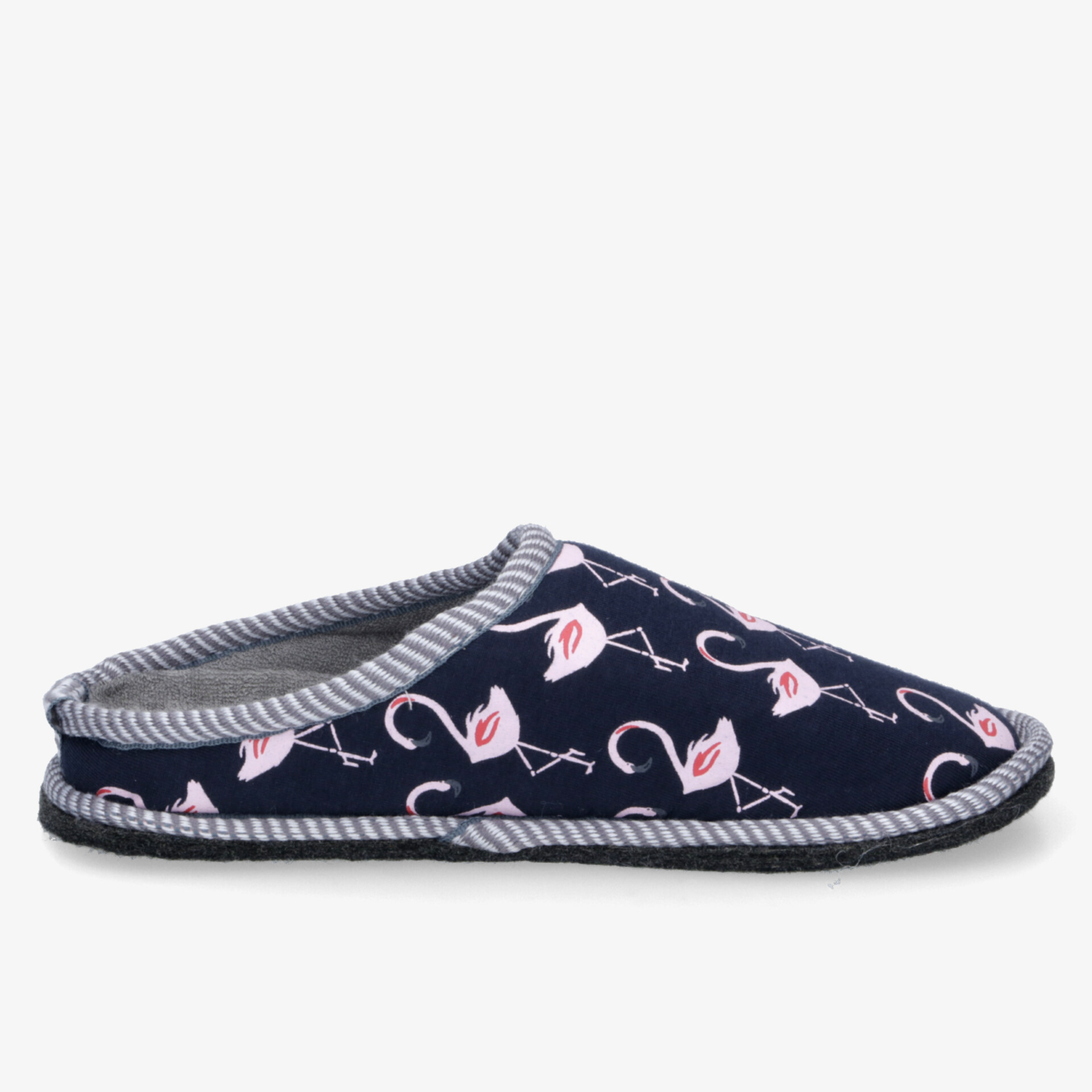 Bequemer Hausschuh mit weichem Innenfutter und dekorativem Flamingo-Motiv in seitlicher Ansicht
