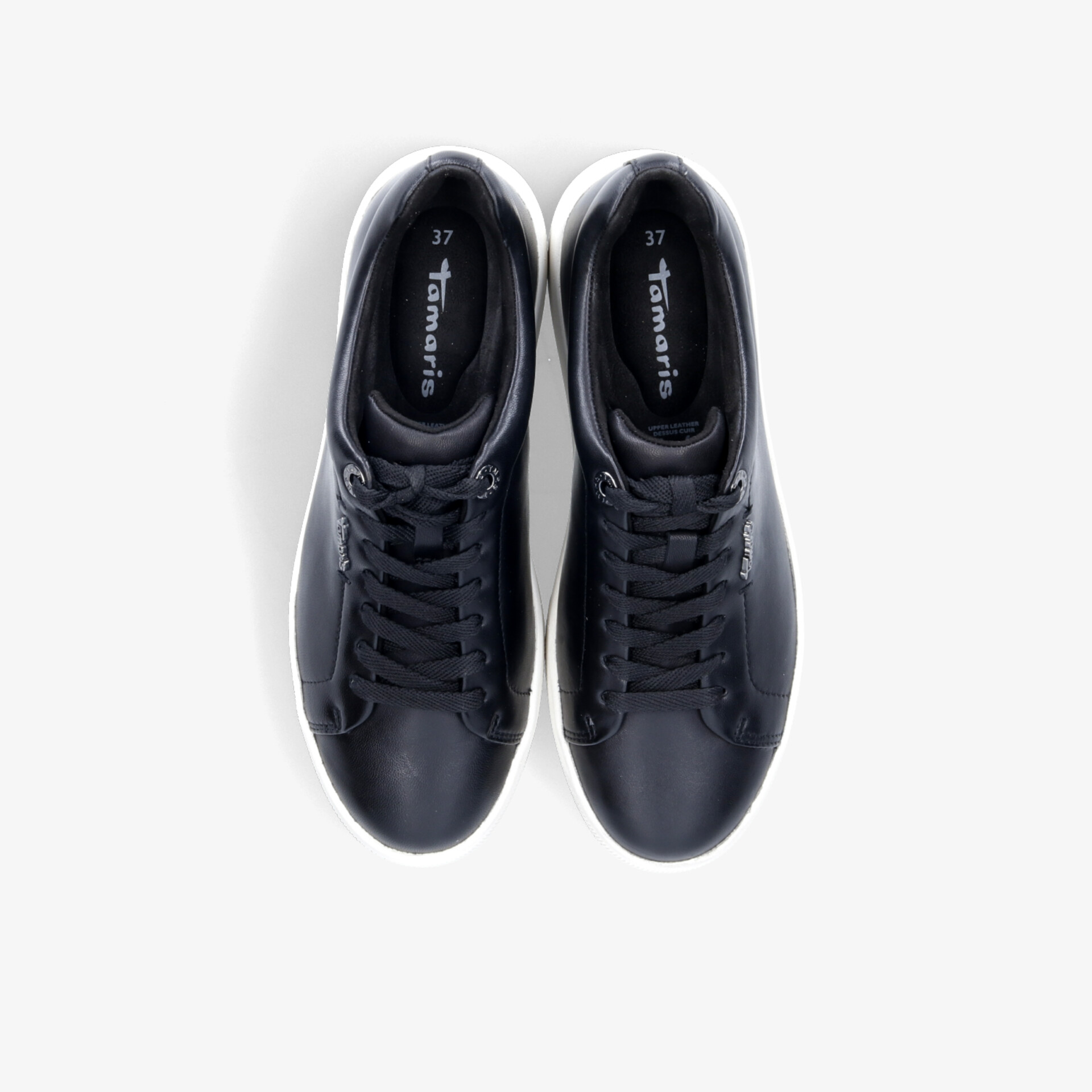 Schwarzes Sneaker-Paar mit klassischer Schnürung und glattem Obermaterial, bequem und langlebig