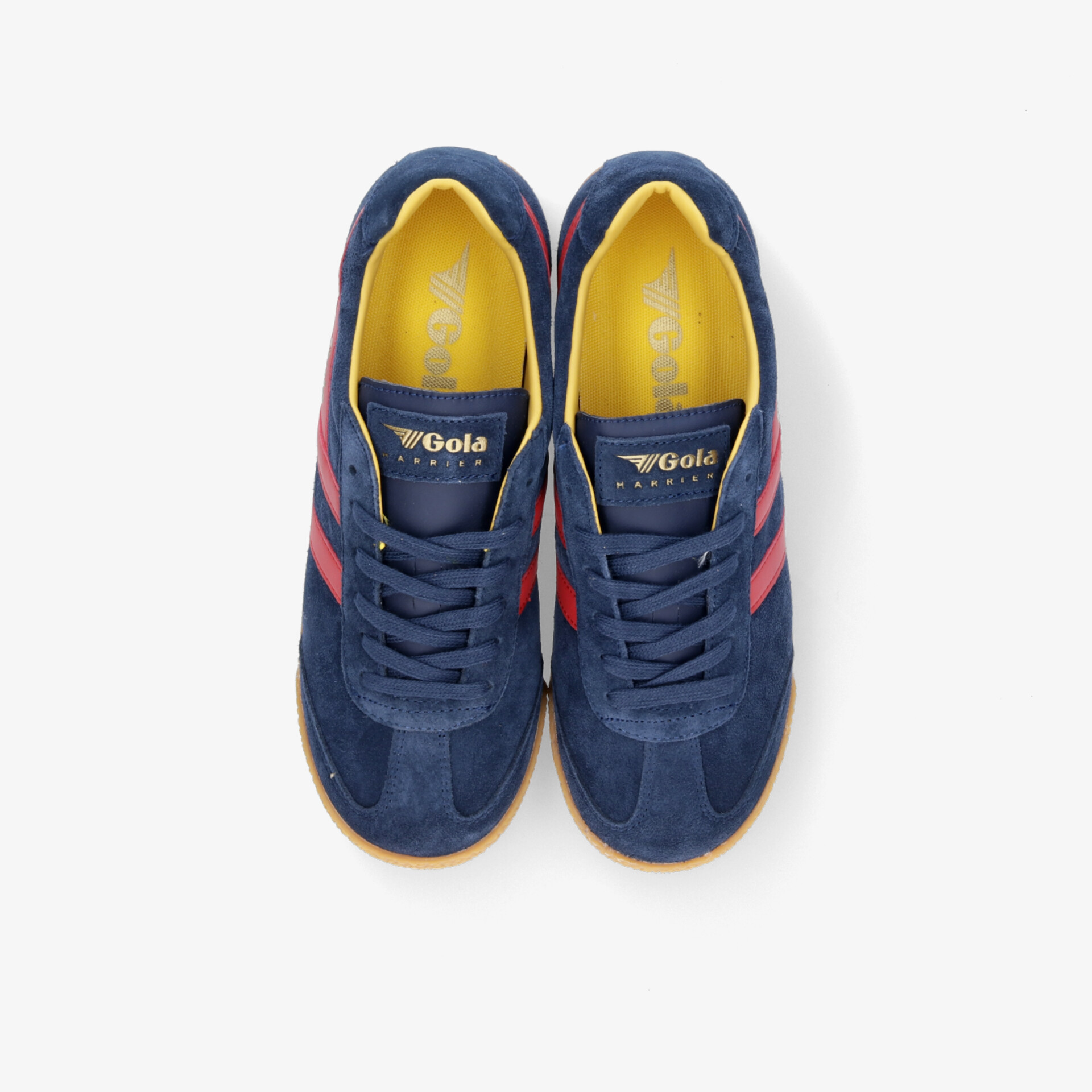 Blau-rote Sportschuhe im Paar mit schnürbarer Passform und bequemen, weichen Materialien von oben fotografiert