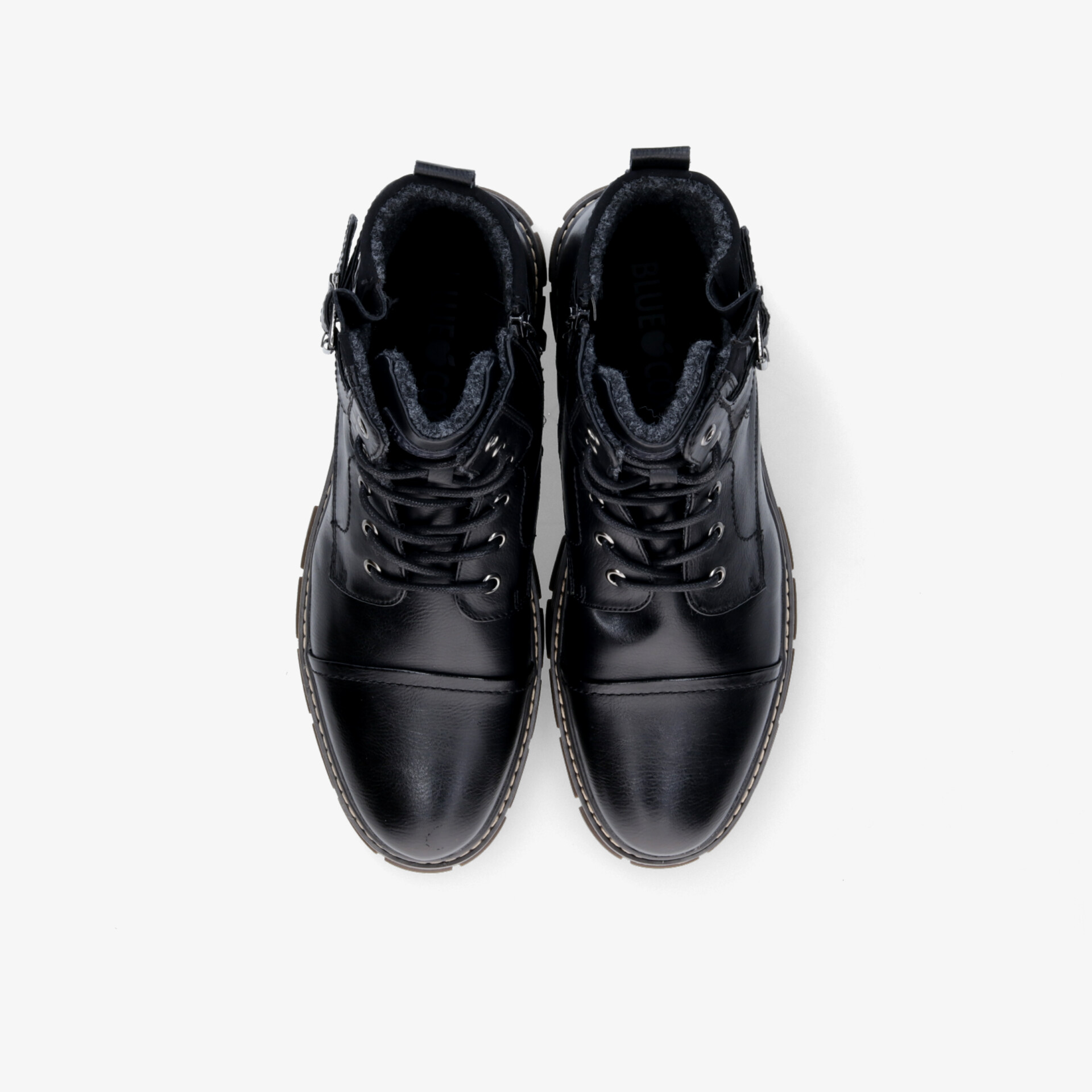 Schwarze robuste Stiefel mit gepolstertem Schaft und griffiger Sohle von oben aufgenommen