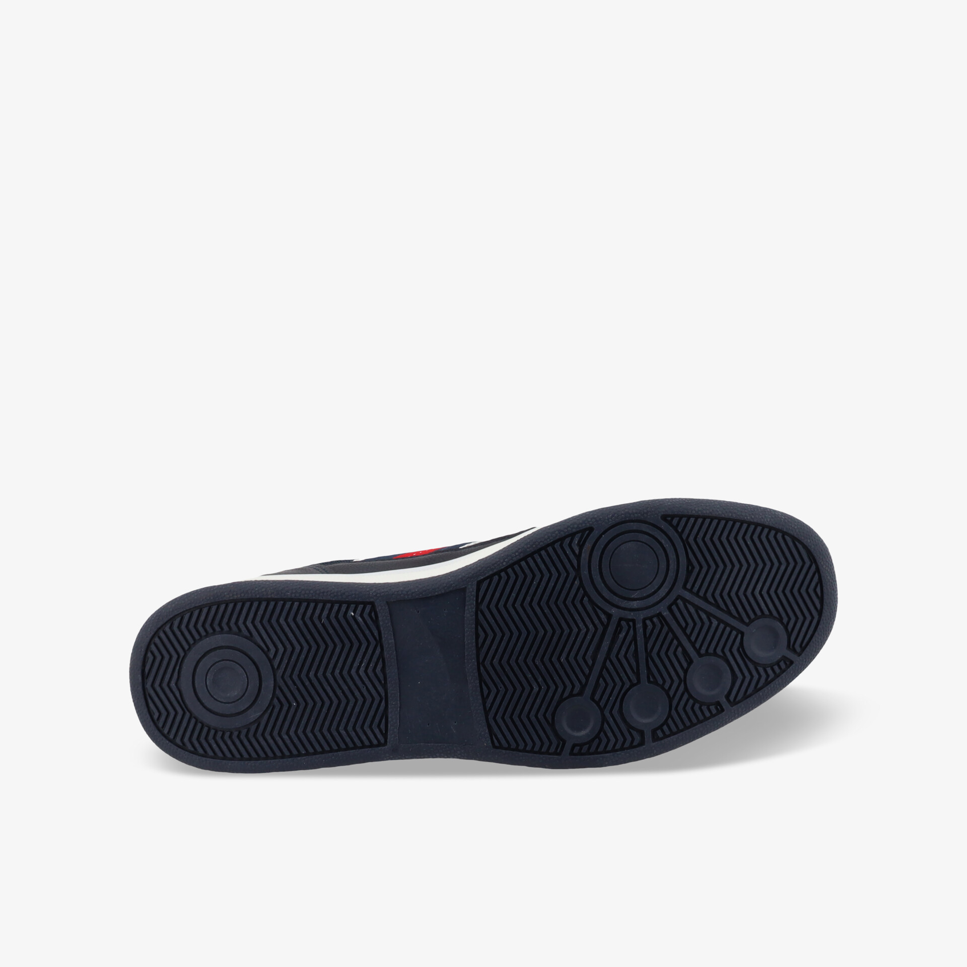 Schuh mit rutschfester, strapazierfähiger Sohle und robustem Profil für optimalen Halt und langanhaltenden Tragekomfort