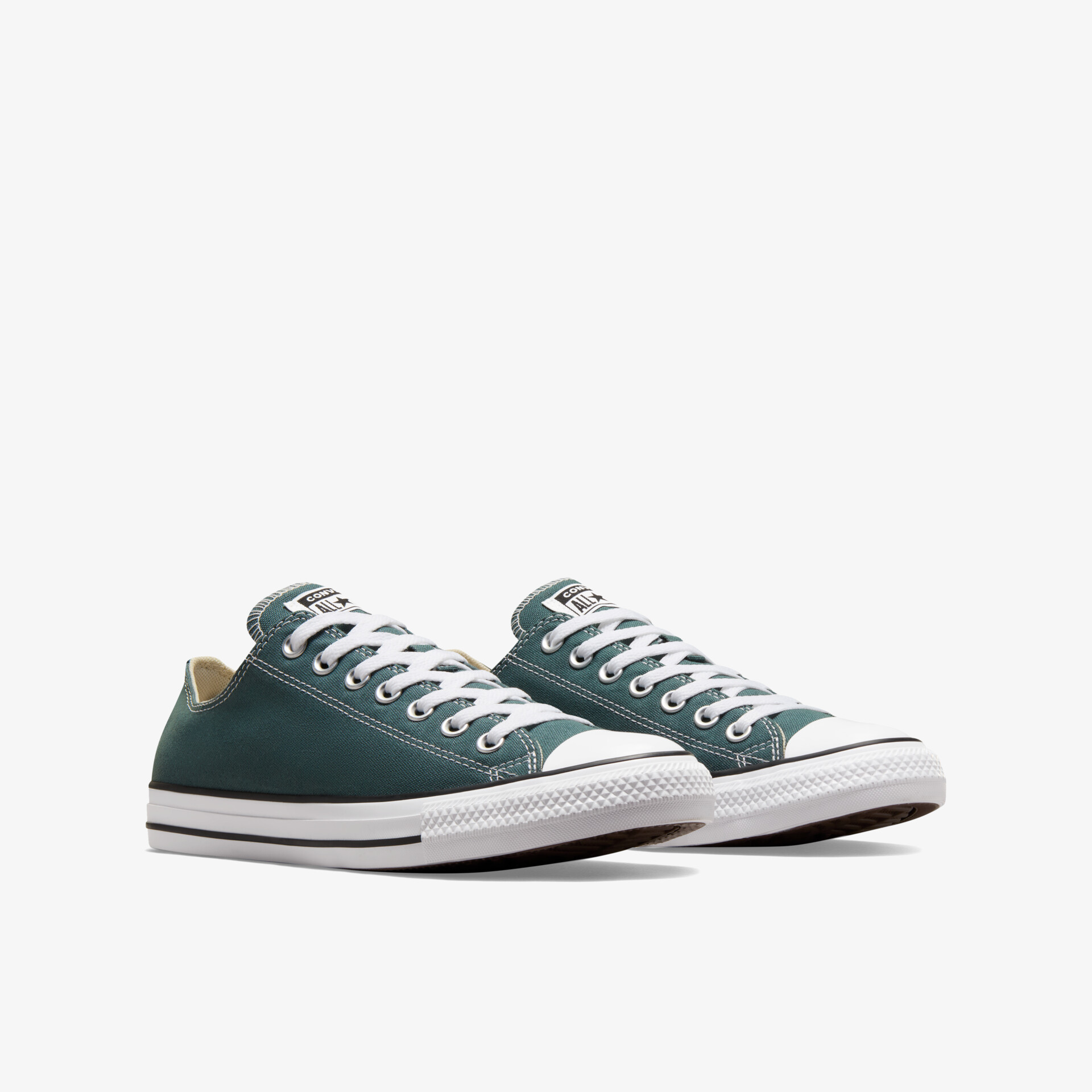 Grünes Sneaker-Paar aus Canvas mit weißen Schnürsenkeln, bequeme und langlebige Verarbeitung für Alltag und Freizeit