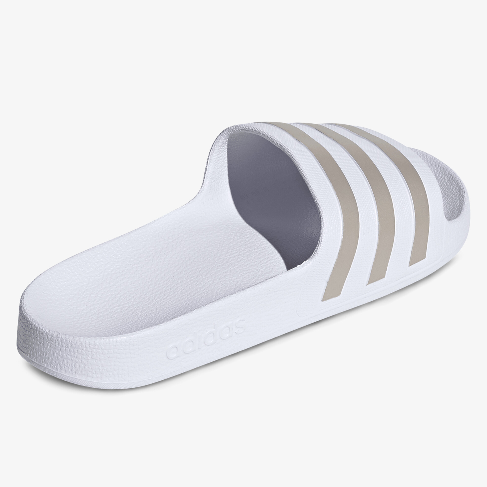 Bequemer weißer Slide mit sportlichen Streifen, rutschfeste Sohle und offenem Design für angenehmen Tragekomfort