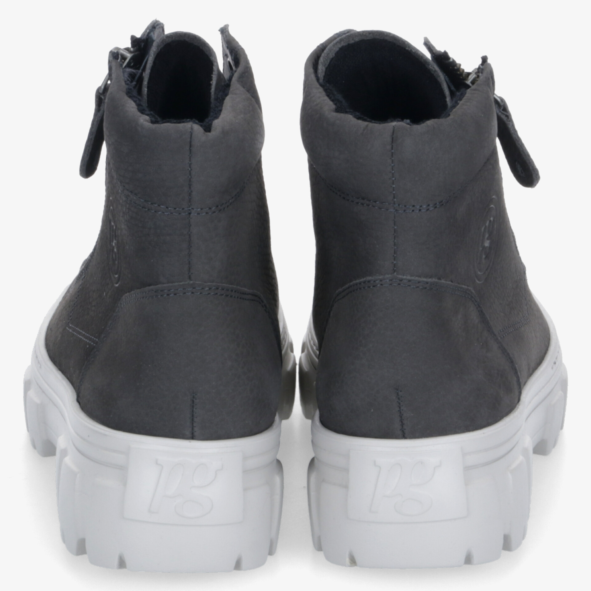 Schwarze robuste Stiefel mit stabiler, gerippter Laufsohle und bequemer Passform, Rückansicht
