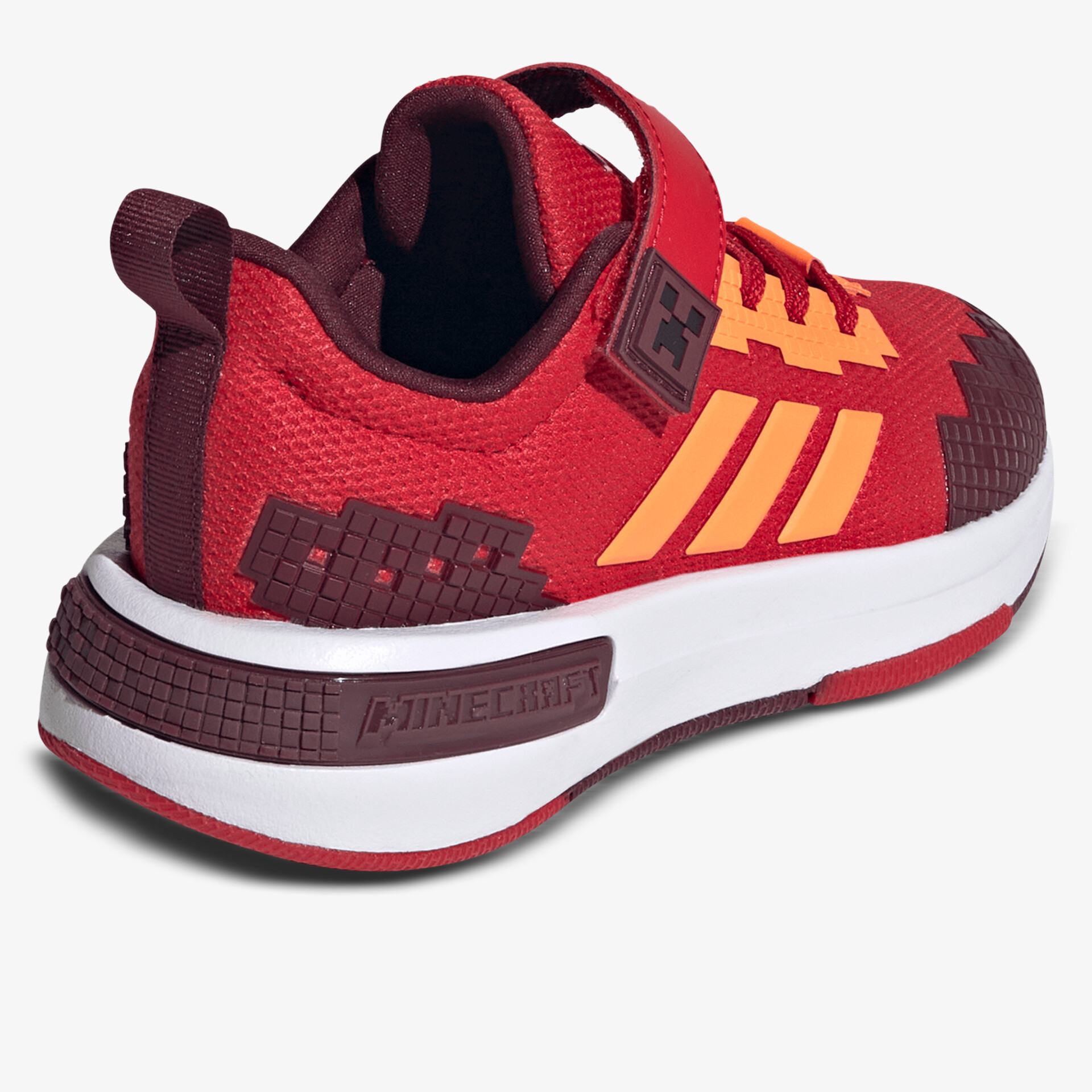 Sportlicher Schuh in Rot mit gelben Streifen, gepolstertem Einstieg und rutschfester Sohle, seitliche Ansicht