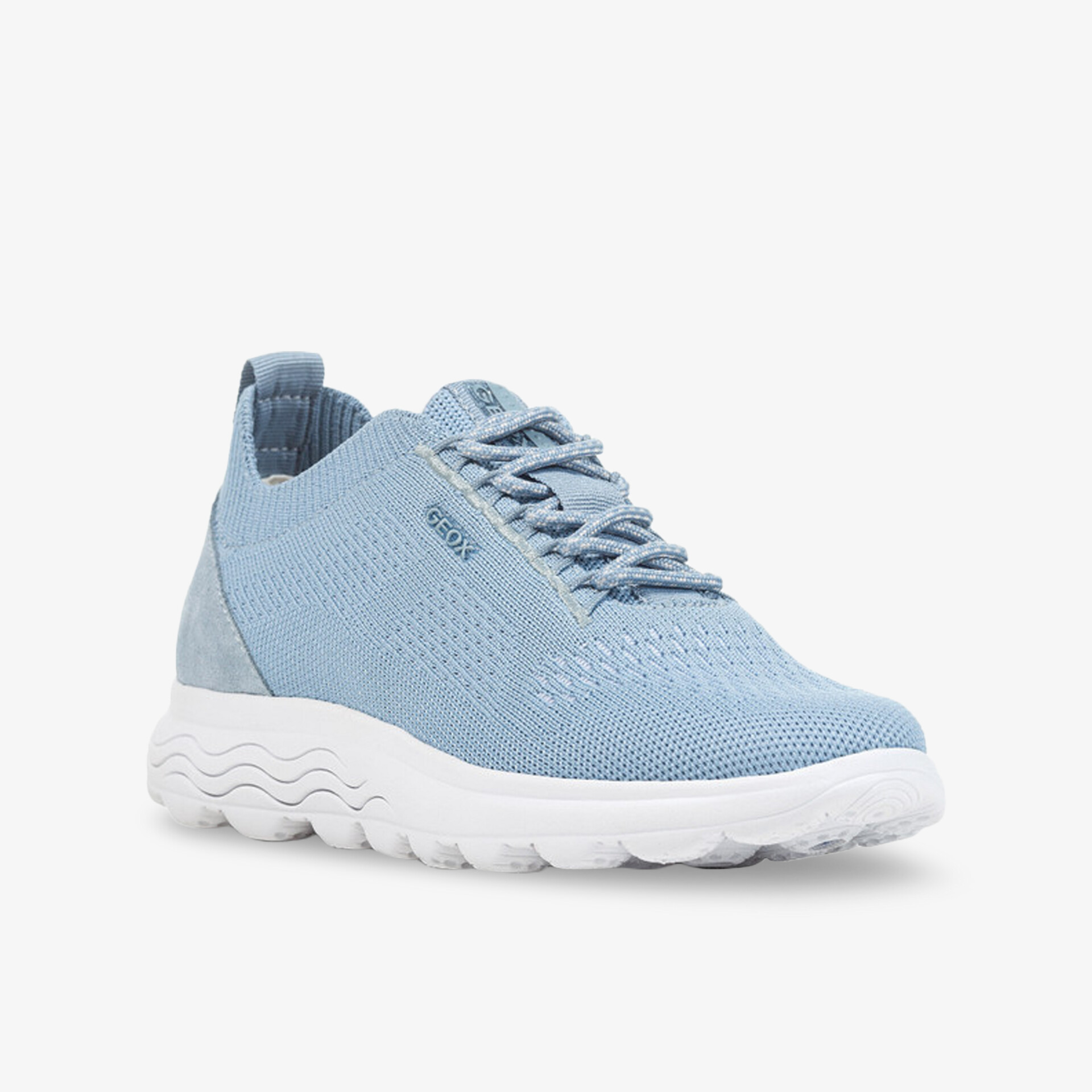 Leichter, atmungsaktiver Sneaker in Blau mit stylischem Design und bequemer Passform für sportliche Aktivitäten.