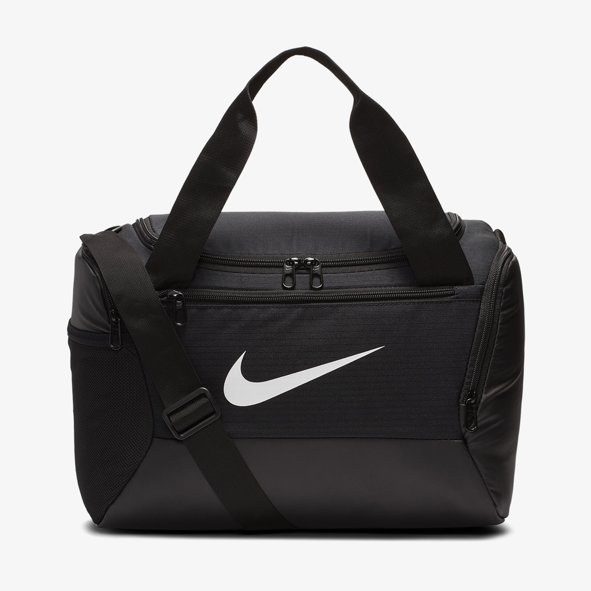 Kompakte schwarze Nike Sporttasche mit weißem Logo, ideal für Fitness und Reisen, robust und stylisch.