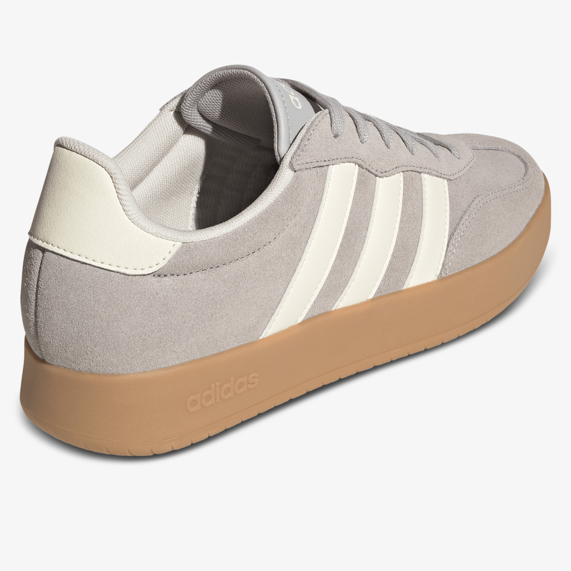 seitliche Ansicht eines stylischen Sneakers mit bequemer Passform und robuster Gummisohle