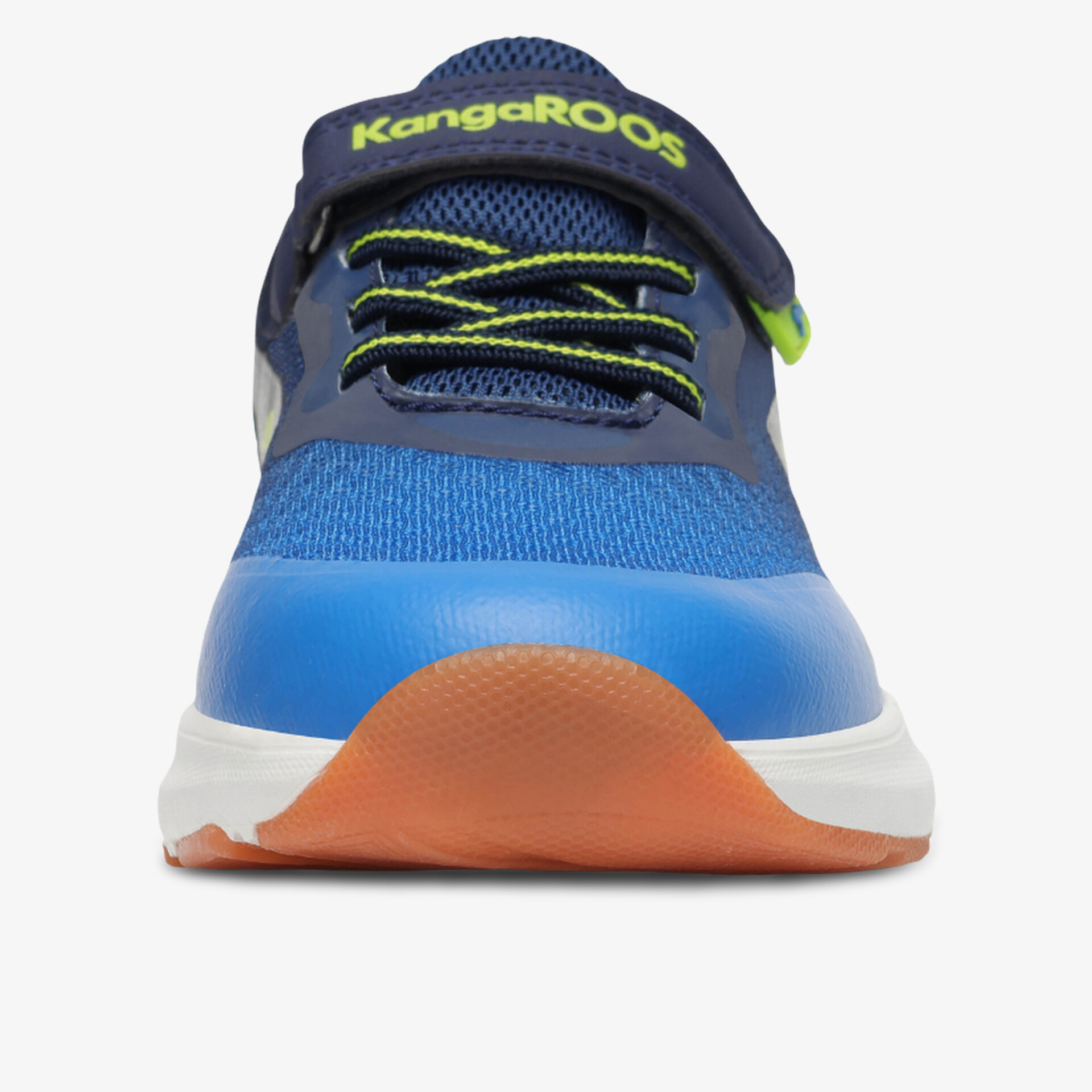 Sportlicher Schuh mit verstärkter Ferse und robustem Sohlenbereich, bietet atmungsaktiven und bequemen Tragekomfort