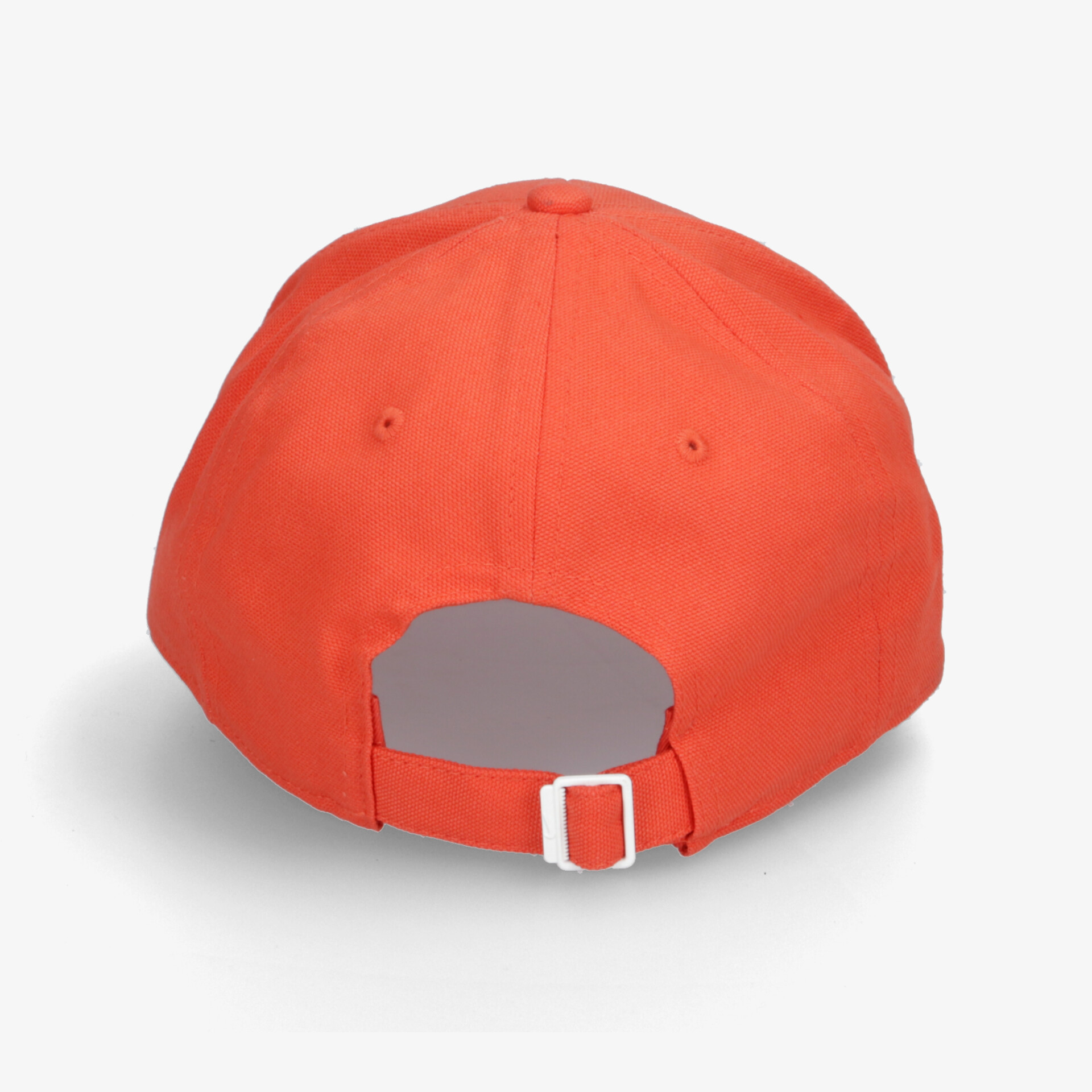Orange Cap mit verstellbarem Riemen für perfekten Sitz und stilvolles Design. Ideal für Freizeitaktivitäten.