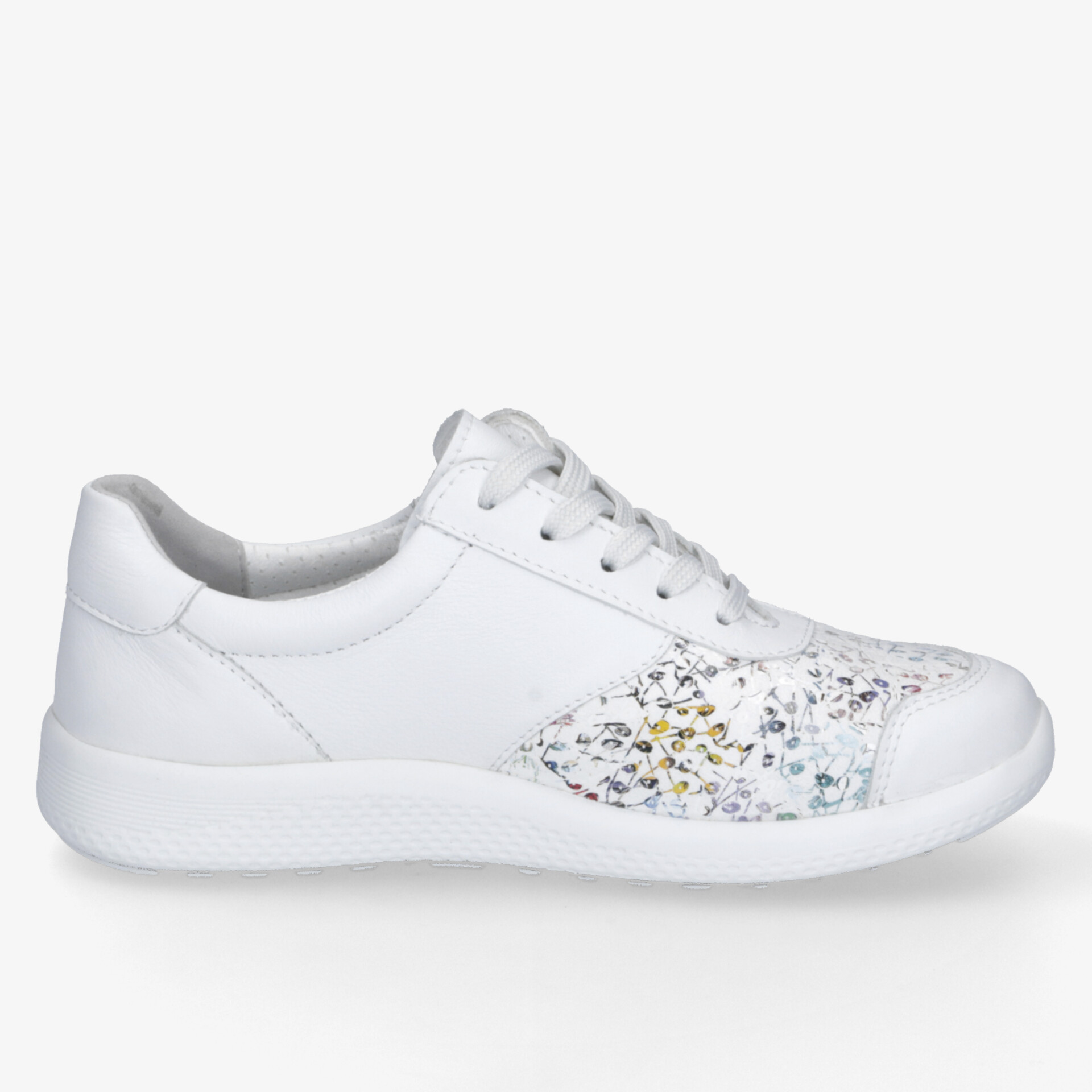 Seitliche Ansicht eines weißen Sneakers mit silbernen Glitzerelementen und bequemer, leichter Sohle