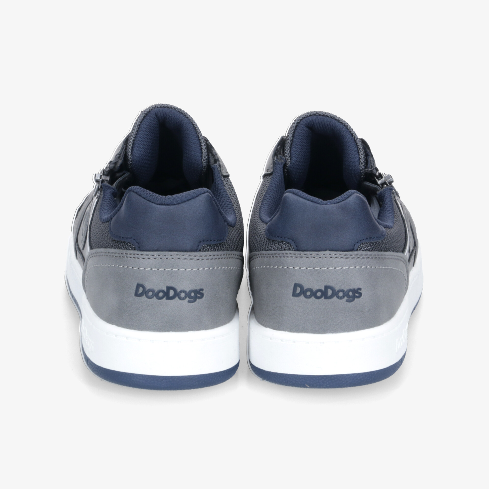 Rückansicht von bequemen Sneakers mit verstärktem Fersenbereich und rutschfester Sohle in modernem Design