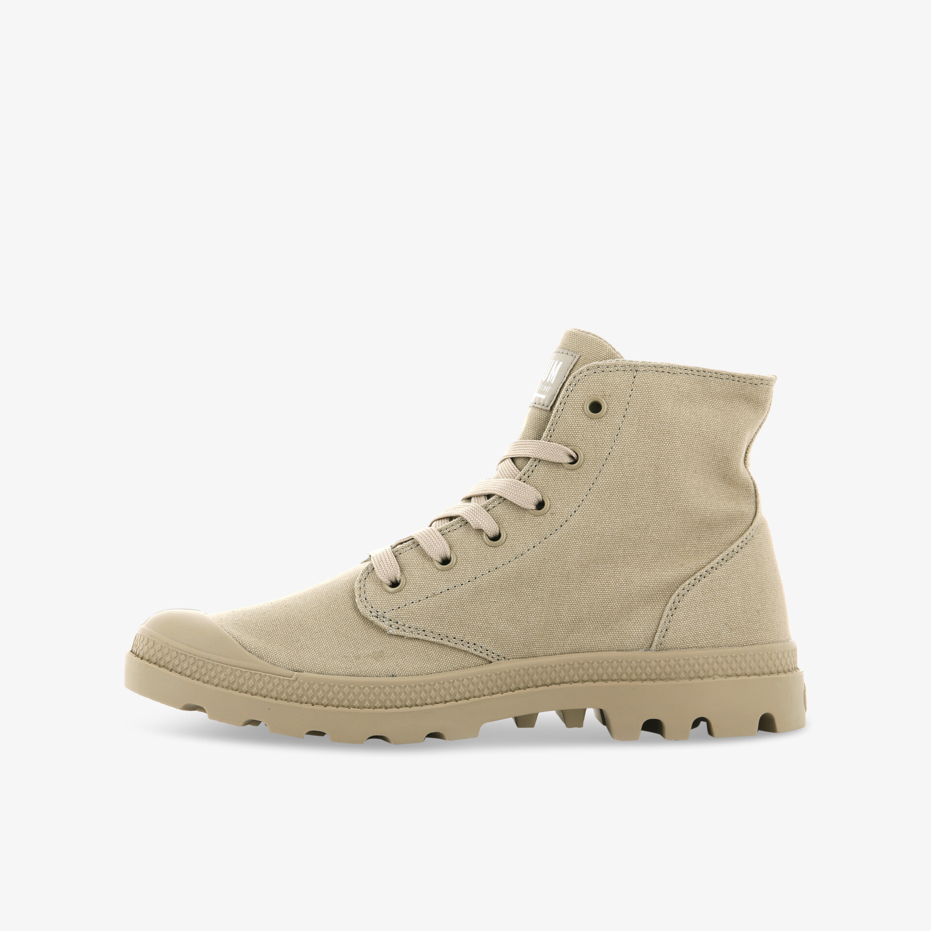 Robuster beiger Schnürstiefel aus Canvas mit strukturiertem Profil für vielseitige Einsätze. Modernes Design und Komfort.