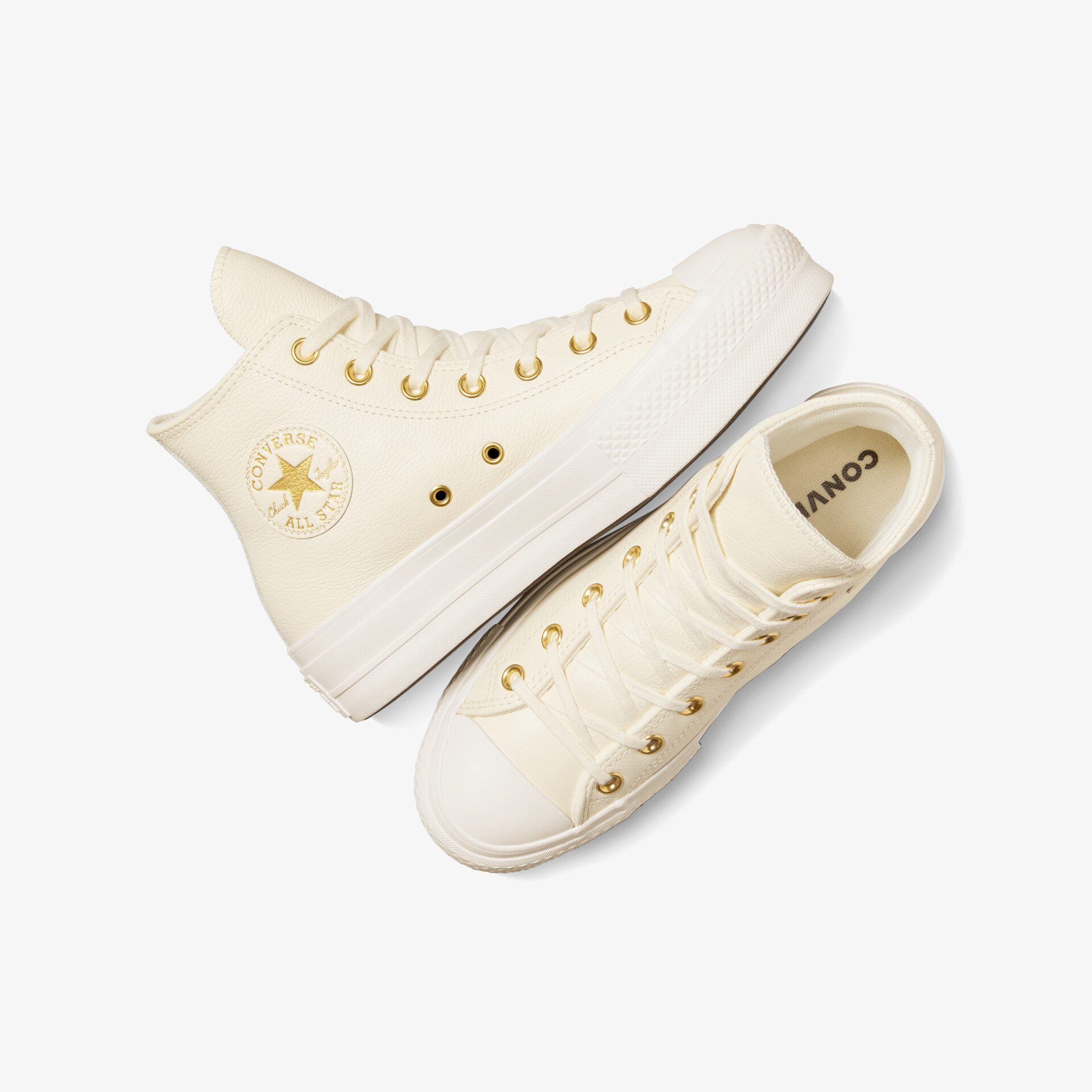 Cremefarbene Sneaker Paar mit hoher Qualität, bequemer Passform und robuster Sohle, ideal für vielseitigen Einsatz