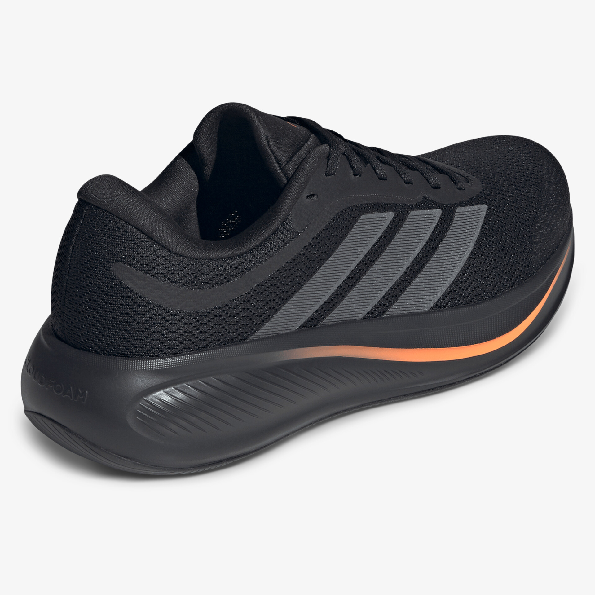 Schwarzer Sportschuh mit grauen Streifen und orangefarbener Dämpfung, seitliche Ansicht, leicht und stabil