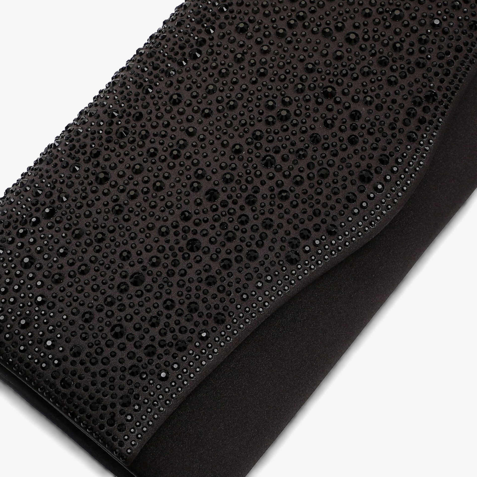 Elegante schwarze Tasche mit funkelnder Oberfläche, ideal für besondere Anlässe.