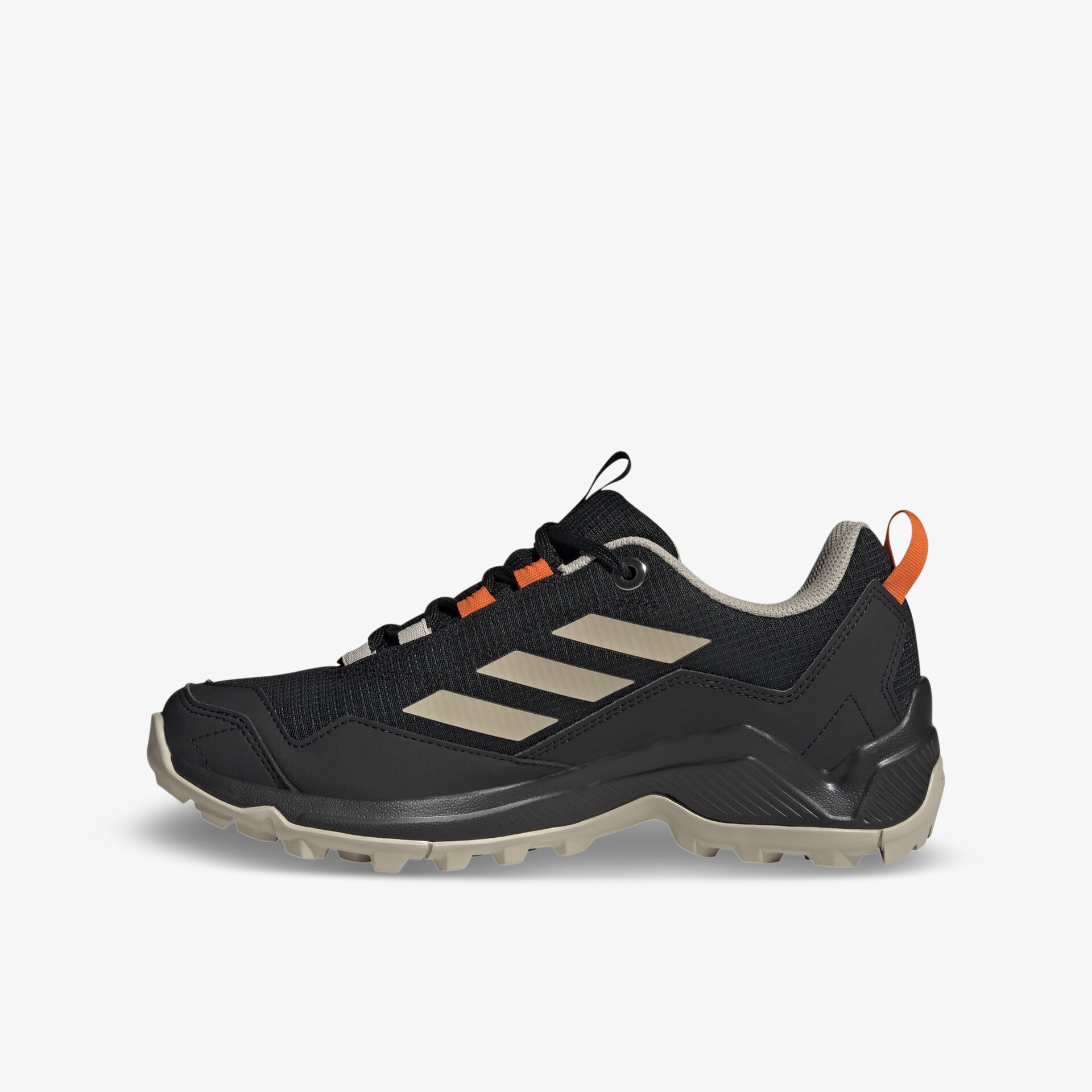 Moderner Sportschuh mit robuster Sohle und stilvoller Optik für Outdoor-Abenteuer und sportliche Aktivitäten.