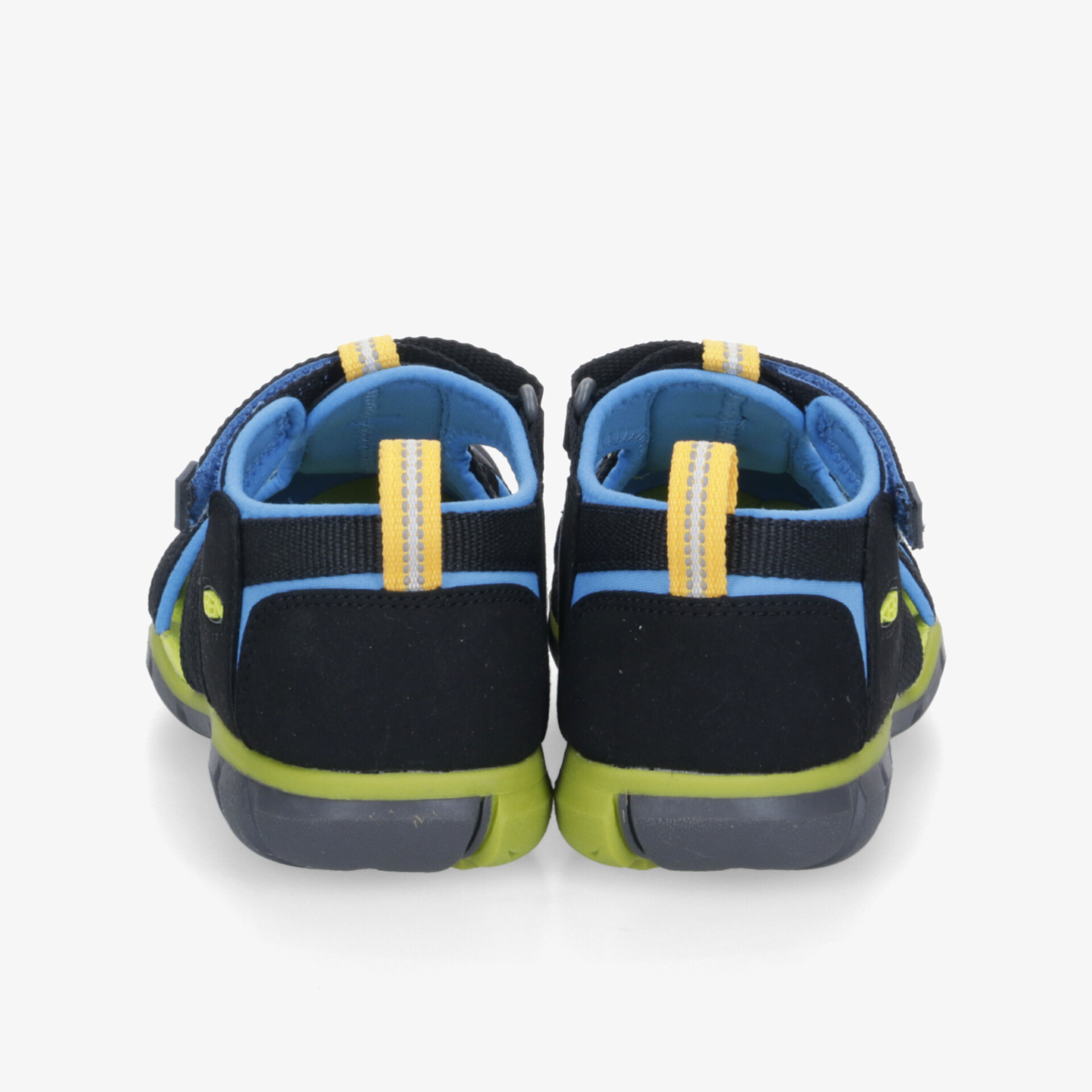 Sportliche Schuhe Rückansicht mit gepolstertem Kragen und rutschfester, flexibler Laufsohle für optimalen Komfort