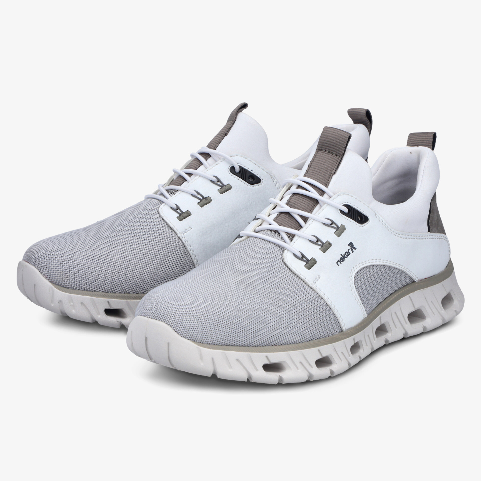 Leichte sportliche Sneaker mit atmungsaktivem Obermaterial und flexibler, bequemer Sohle