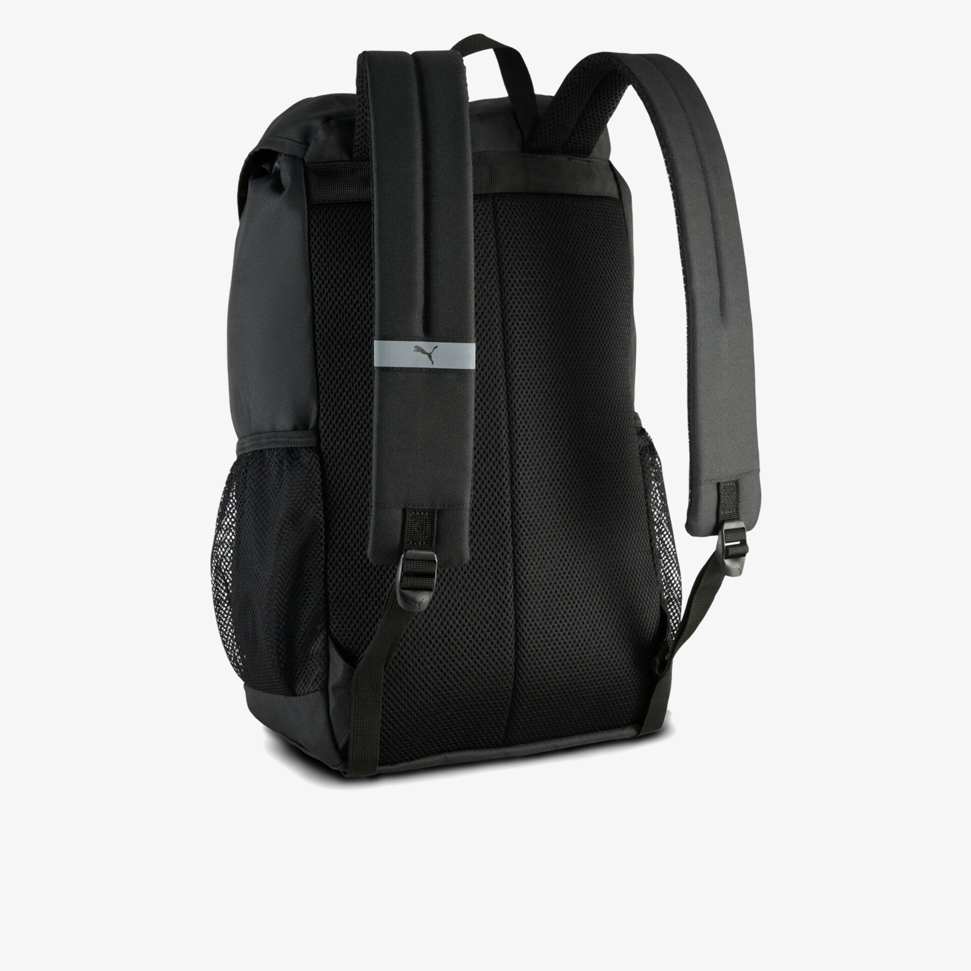 Robuster Rucksack mit verstellbaren, gepolsterten Schultergurten und sportivem Design in schwarzer Farbe