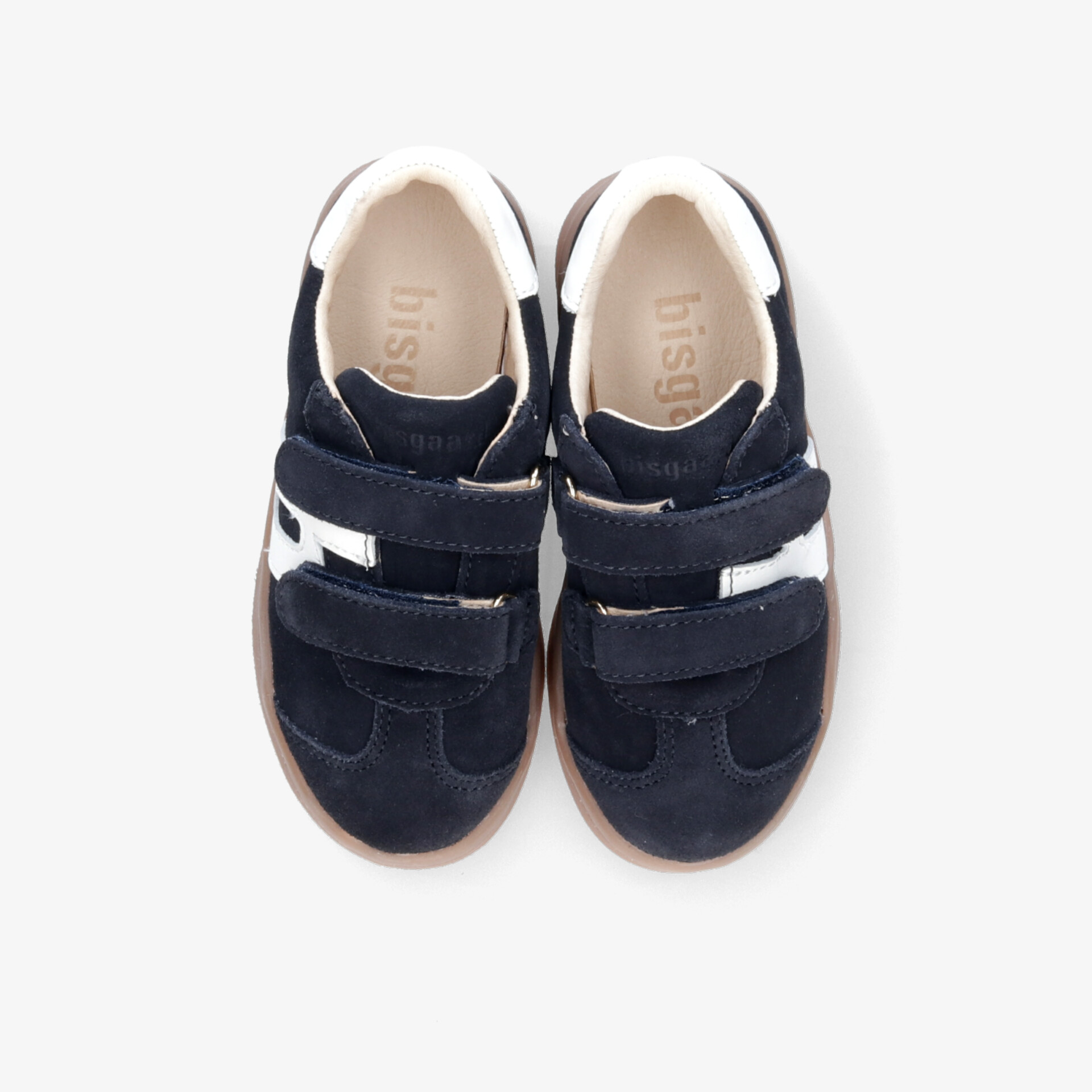 Schwarze Veloursleder Sneaker mit Klettverschluss, rutschfester Sohle und hohem Tragekomfort in Draufsicht