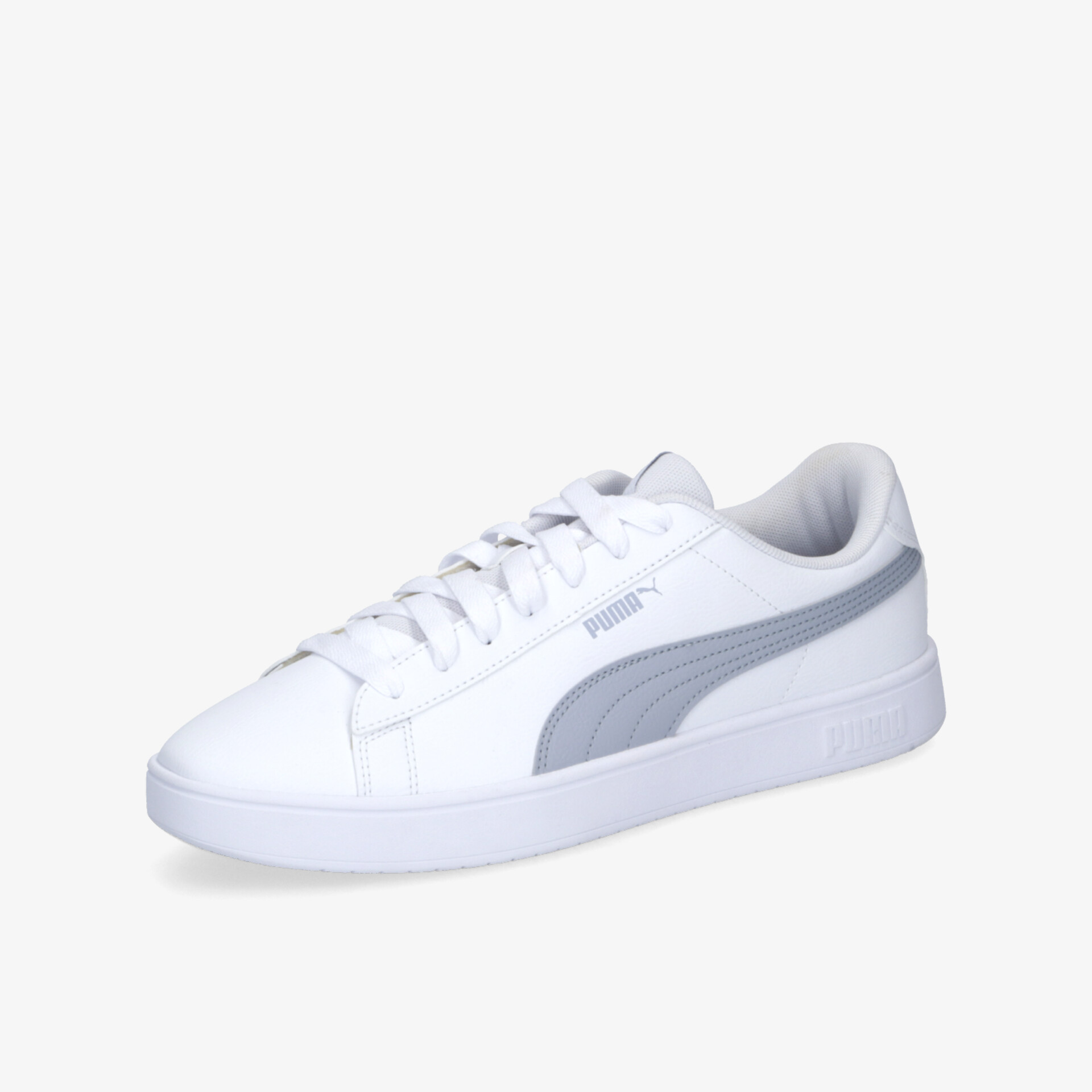 Weißer Sneaker mit seitlicher Ansicht, sportliches Design und bequeme, gepolsterte Passform