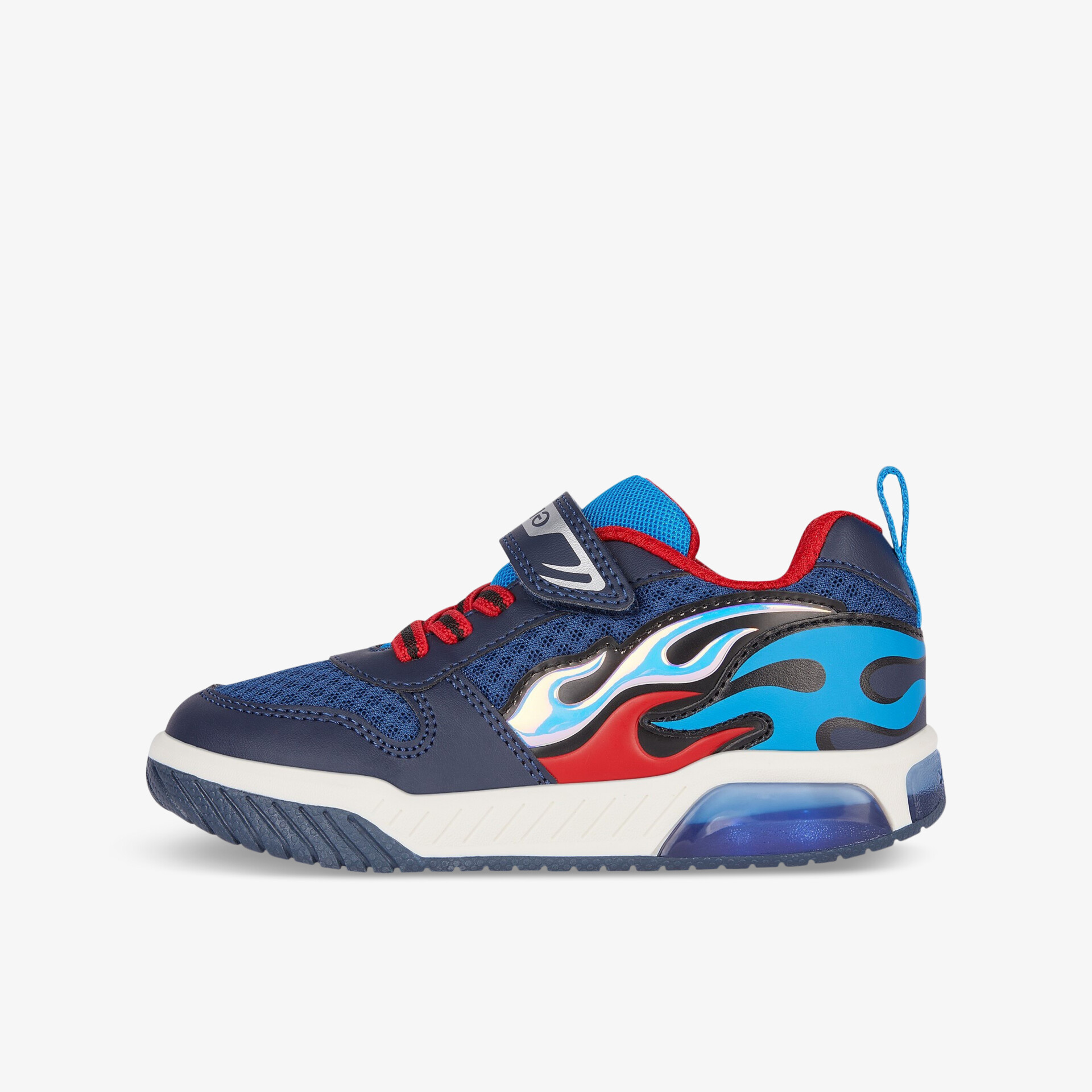 Stylischer Sneaker mit auffälligem Flammenmuster und robuster Sohle. Ideal für sportliche Aktivitäten.