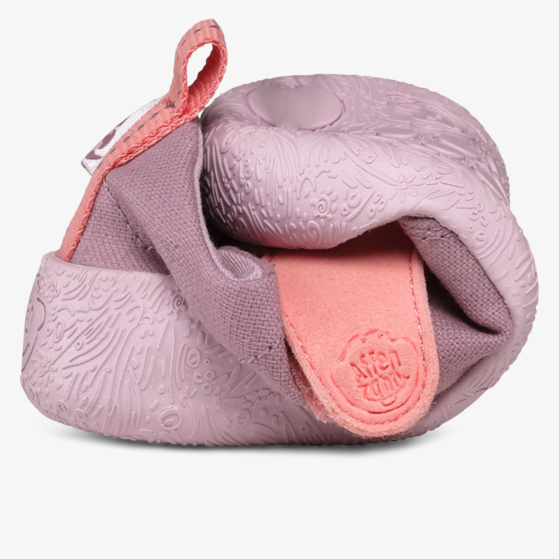 Weicher, faltbarer Schuh aus flexiblem Material für hohen Tragekomfort und einfache Verstauung