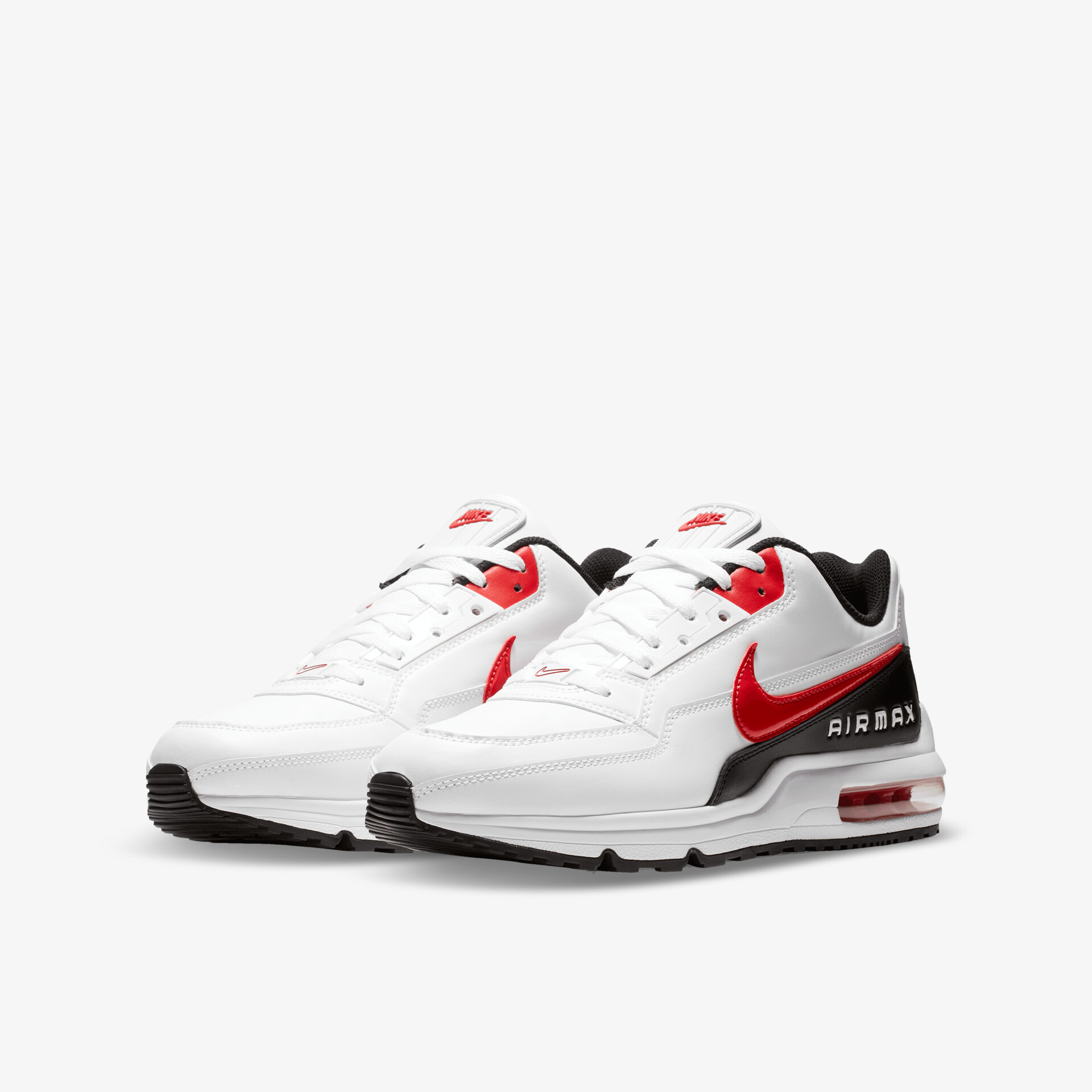 Weißer Sportschuh mit rotem Akzent, luftgepolsterte Sohle für optimalen Tragekomfort und moderne Optik