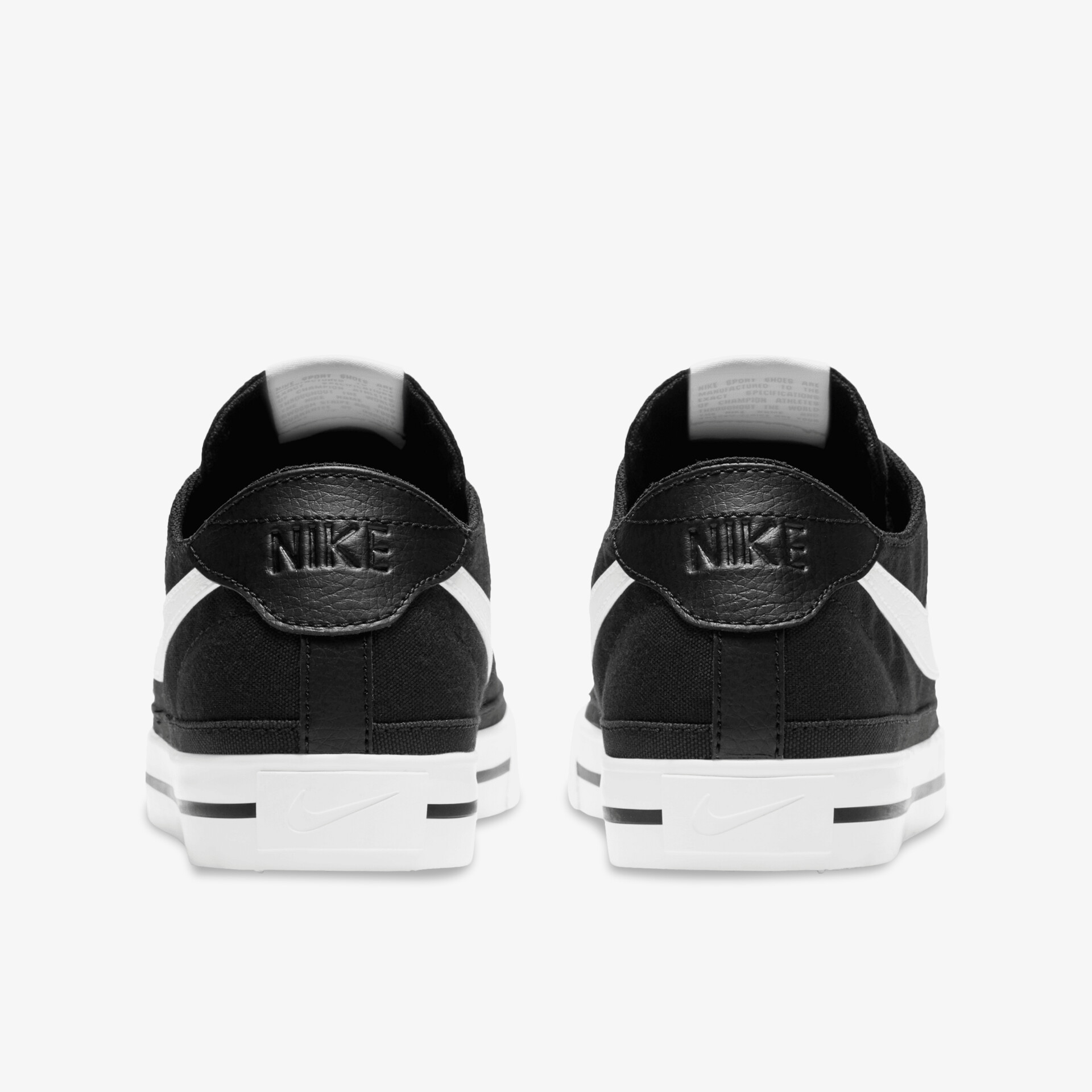 Nike Sneaker Rückansicht in Schwarz-Weiß mit robuster Sohle und modernem, sportlichem Design