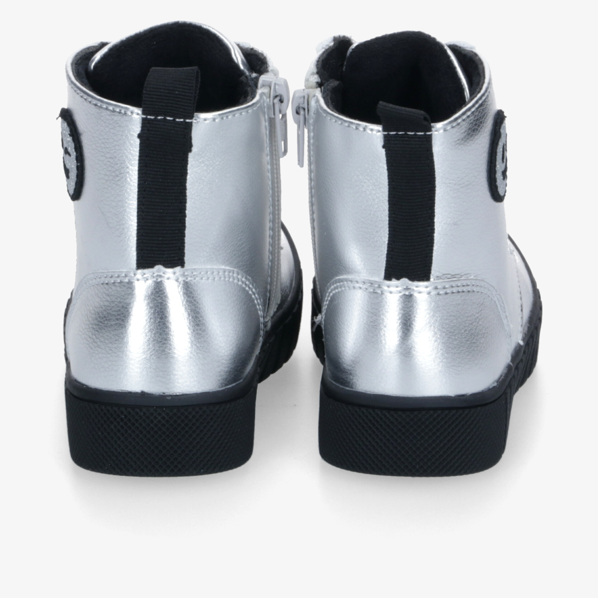 Silberne Stiefel mit robustem Absatz und Reißverschluss, Rückansicht, moderner und langlebiger Schuh