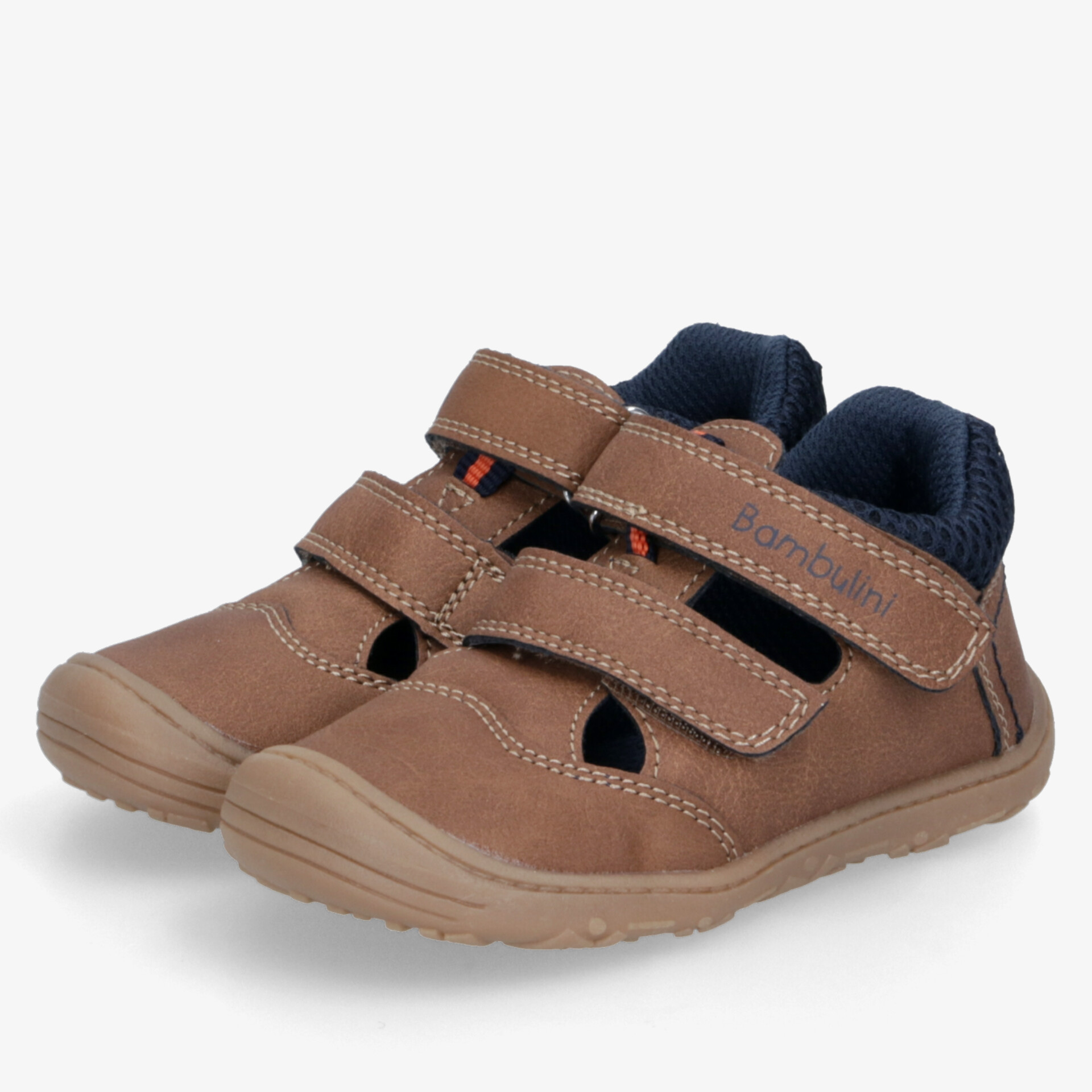 Braune Kinderschuhe mit flexiblem Material und klettverschlüssen für einfachen Halt und bequemen Tragekomfort