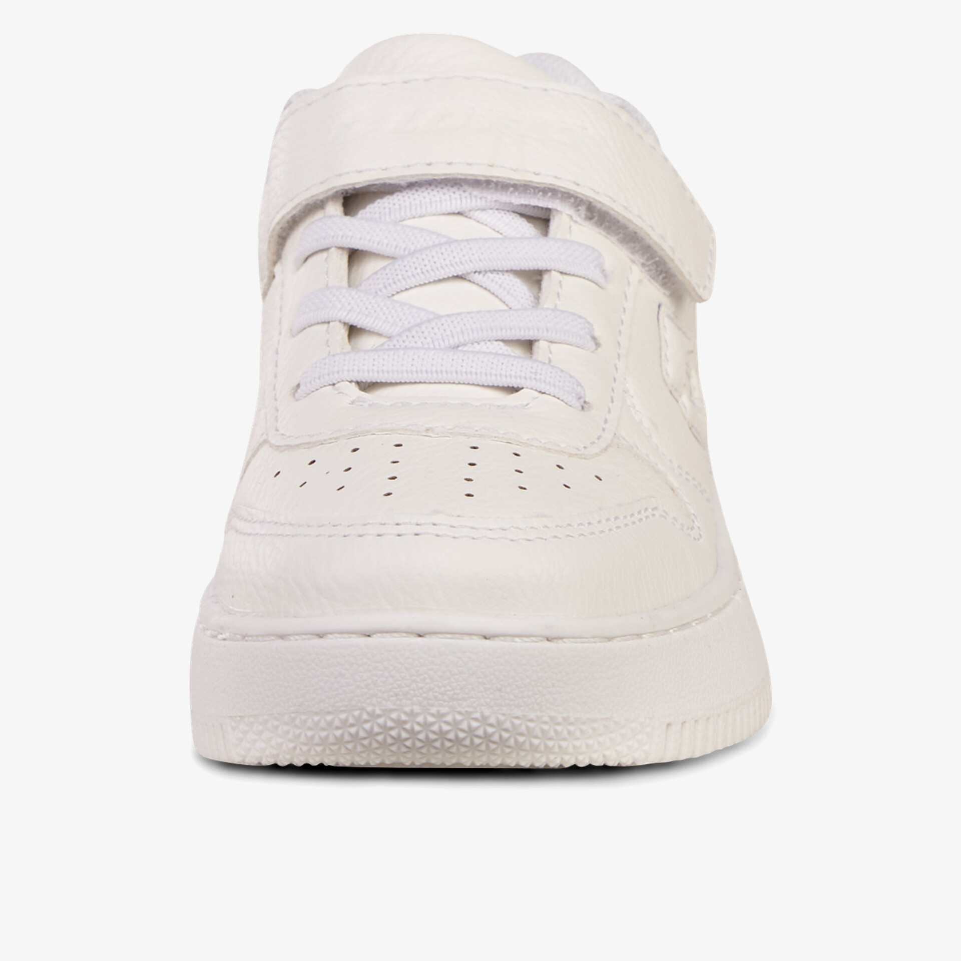 Weiße Sportschuhe mit gepolsterter Zunge und stabilem Verschluss in Frontansicht