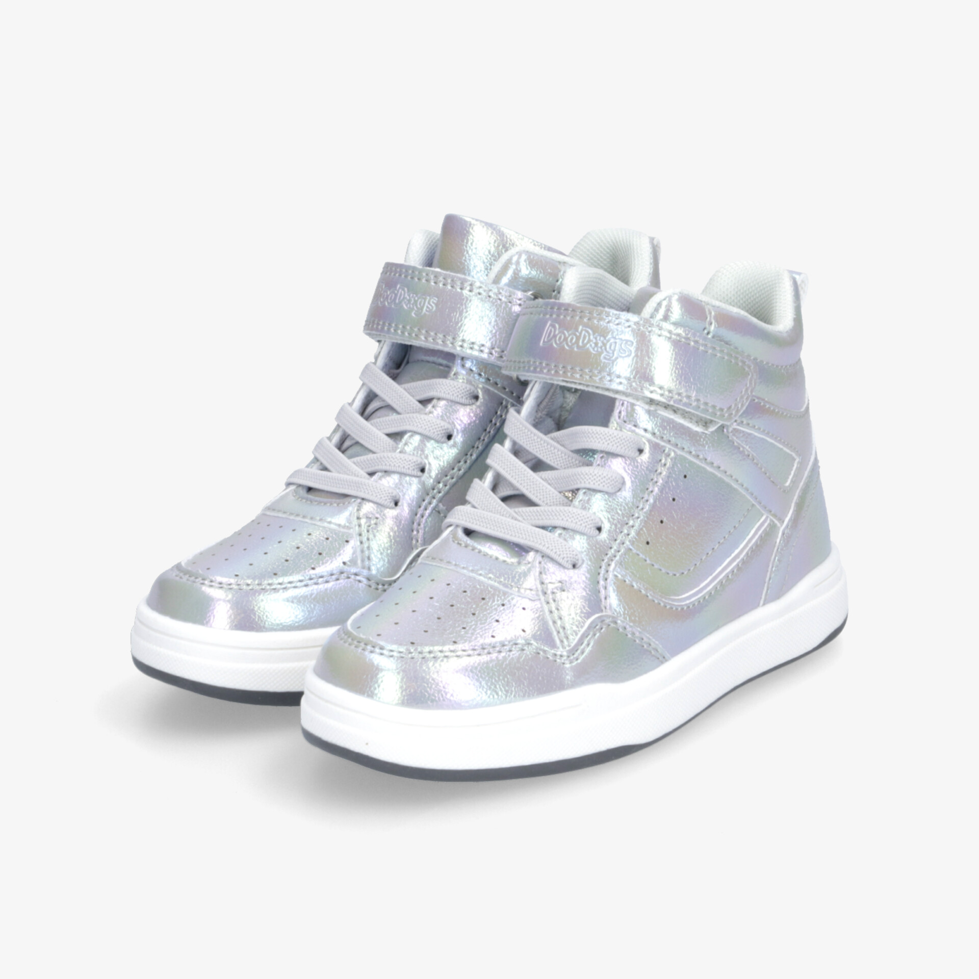 Stylische silberne High-Top Sneaker im Paar mit reflektierendem Material und gepolstertem Schuhkragen