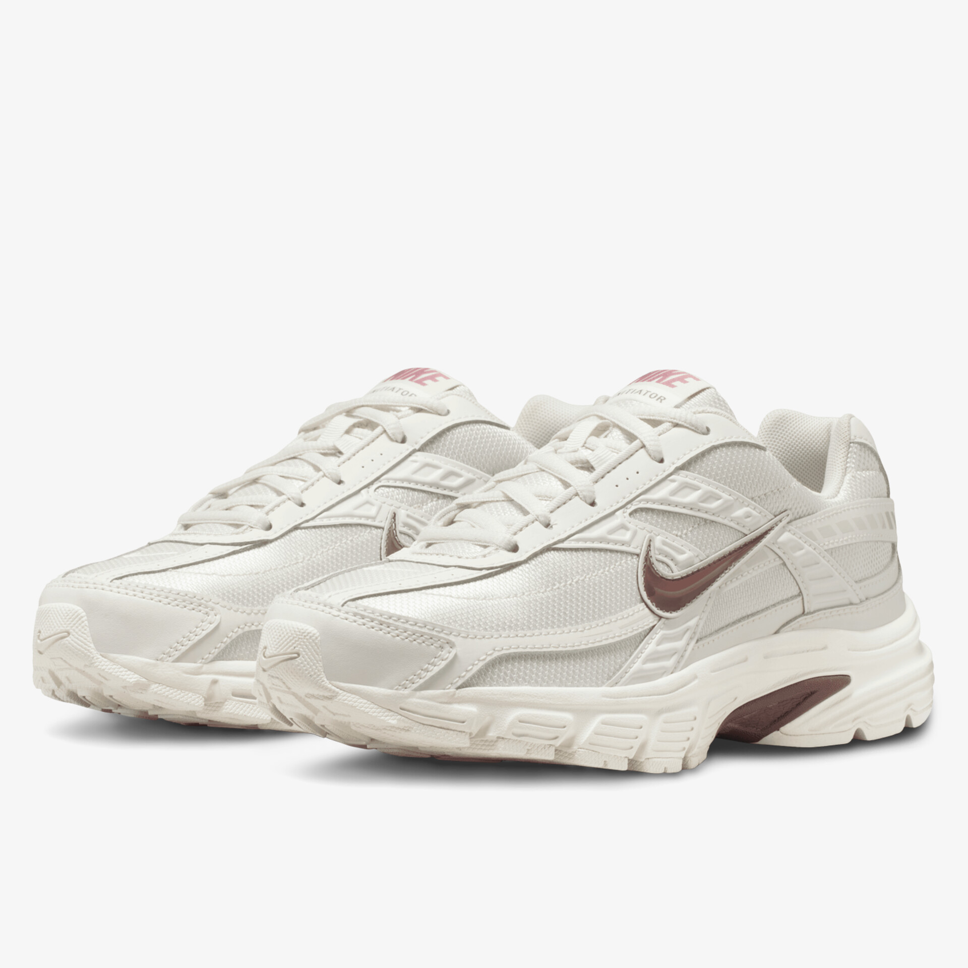 Bequeme und stylische Sneakers in modernem Design, ideal für Freizeit und sportliche Aktivitäten.