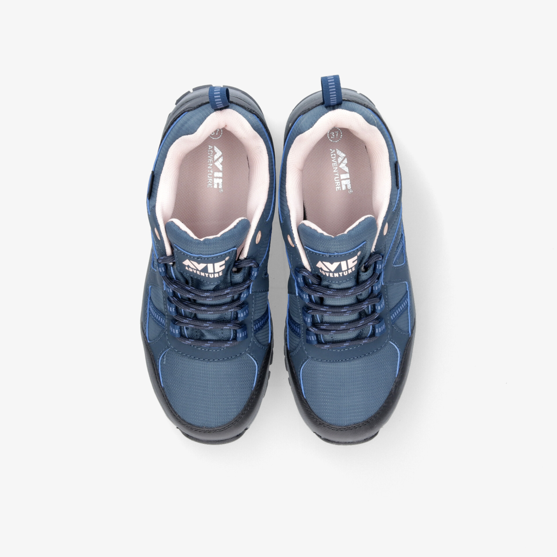 Blaue sportliche Schuhe mit robustem Design, ideal für vielseitige Einsätze und hohen Tragekomfort.