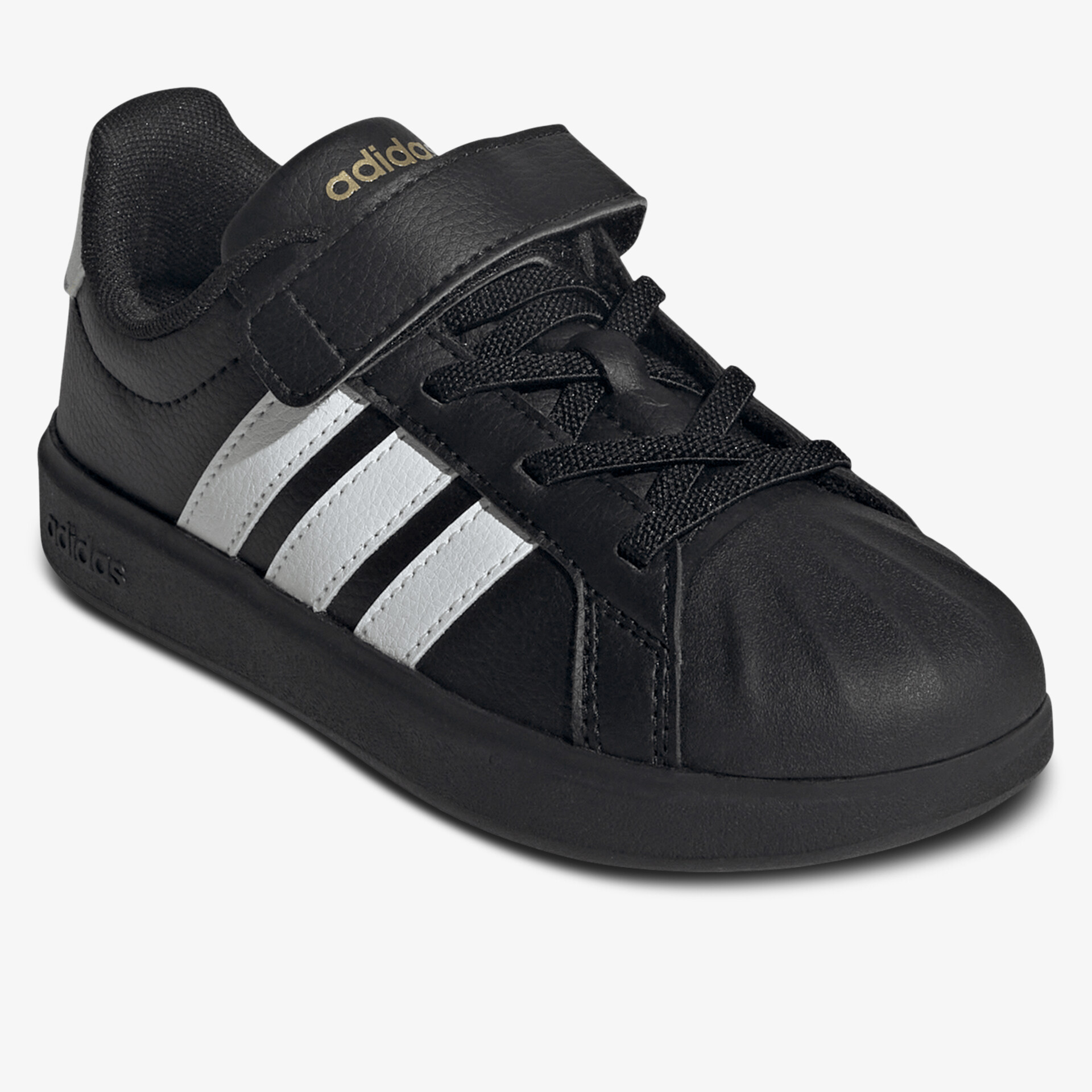 Schwarzer Sneaker mit drei weißen Streifen und Klettverschluss, rutschfeste Sohle, sportlich und bequem