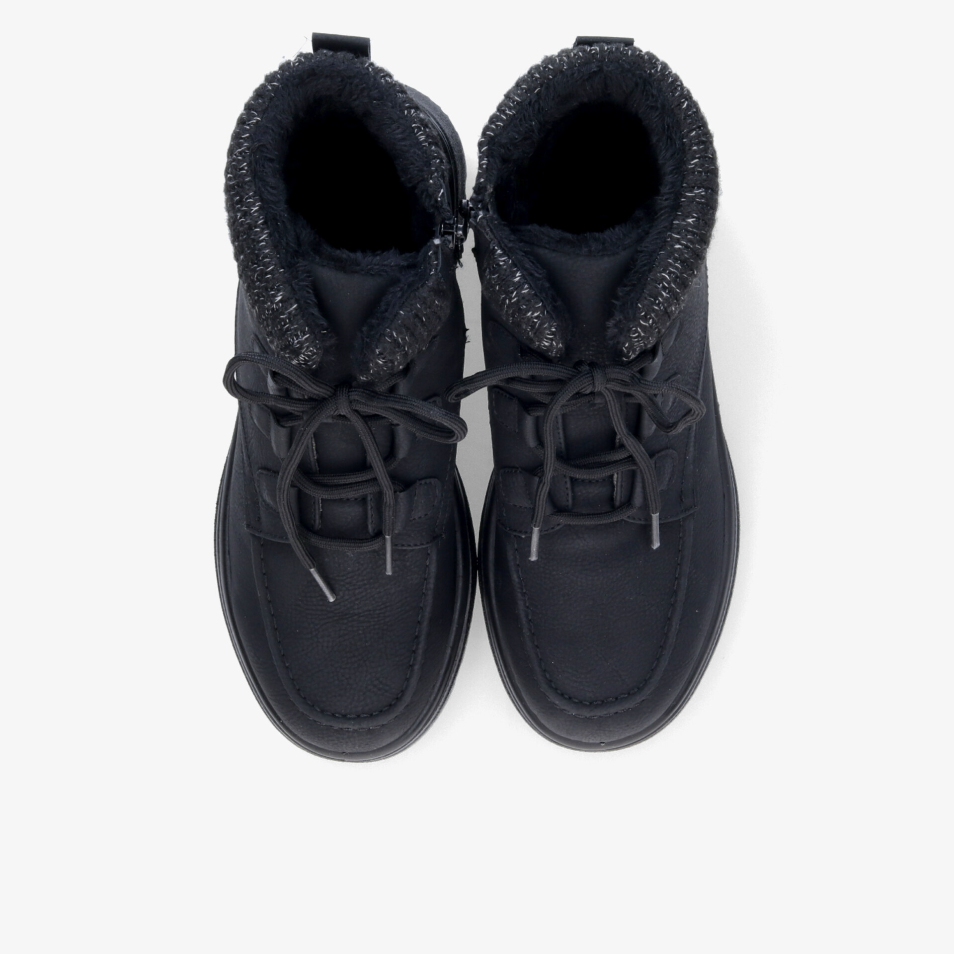 Warme Schuhe mit weichem Flauschfutter für komfortablen Tragekomfort und stabile rutschfeste Sohle