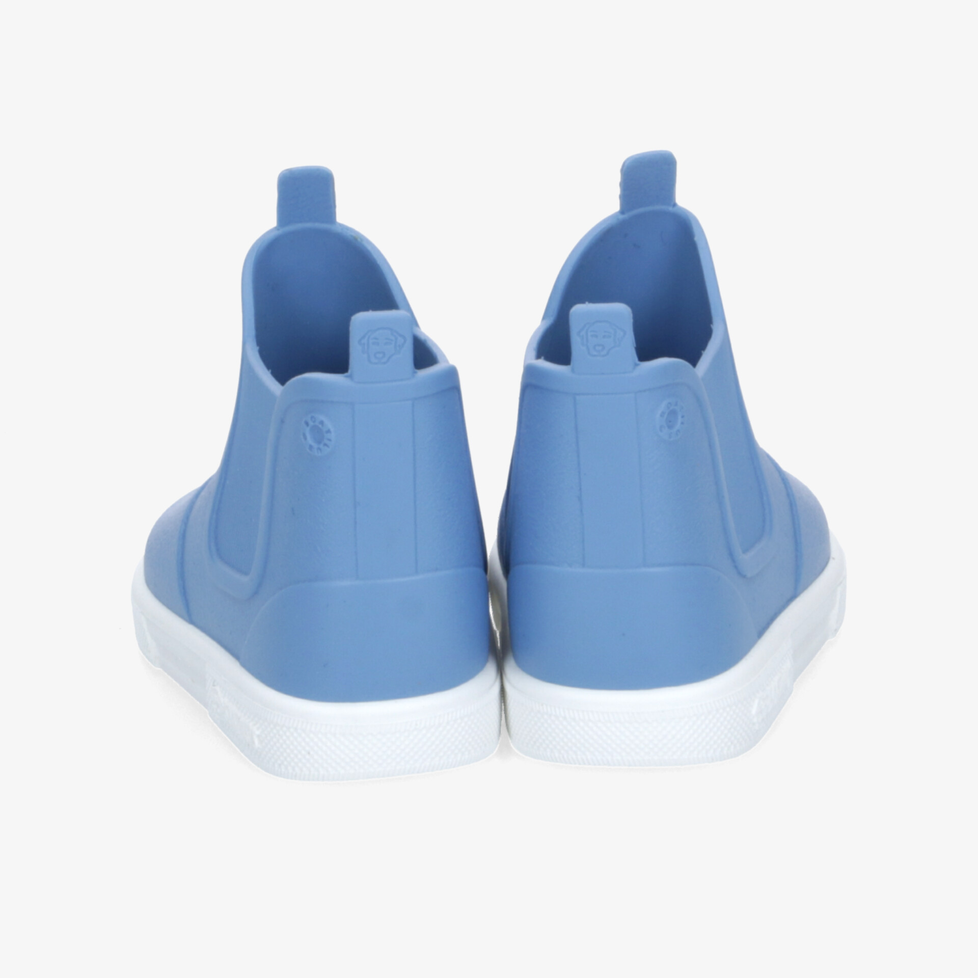 Blaues Paar Sneaker Rückansicht mit elastischem Einstieg und weißer rutschfester Sohle, komfortabel und modern