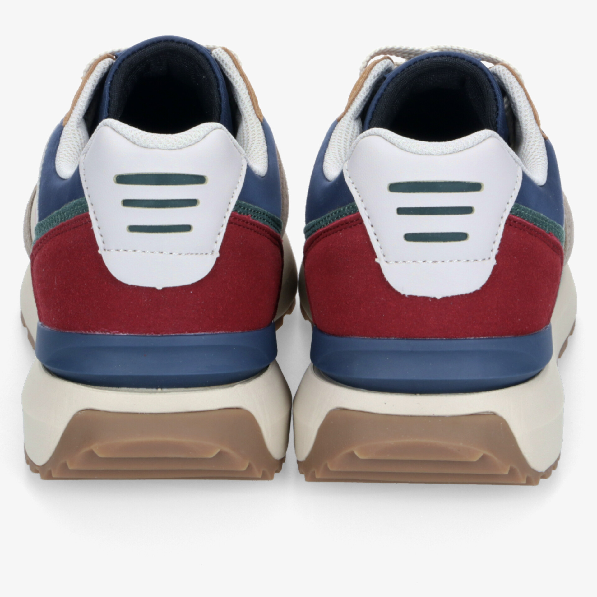 Robuste Sportschuhe in bunter Farbkombination mit gepolstertem Kragen und rutschfester Sohle, Rückansicht