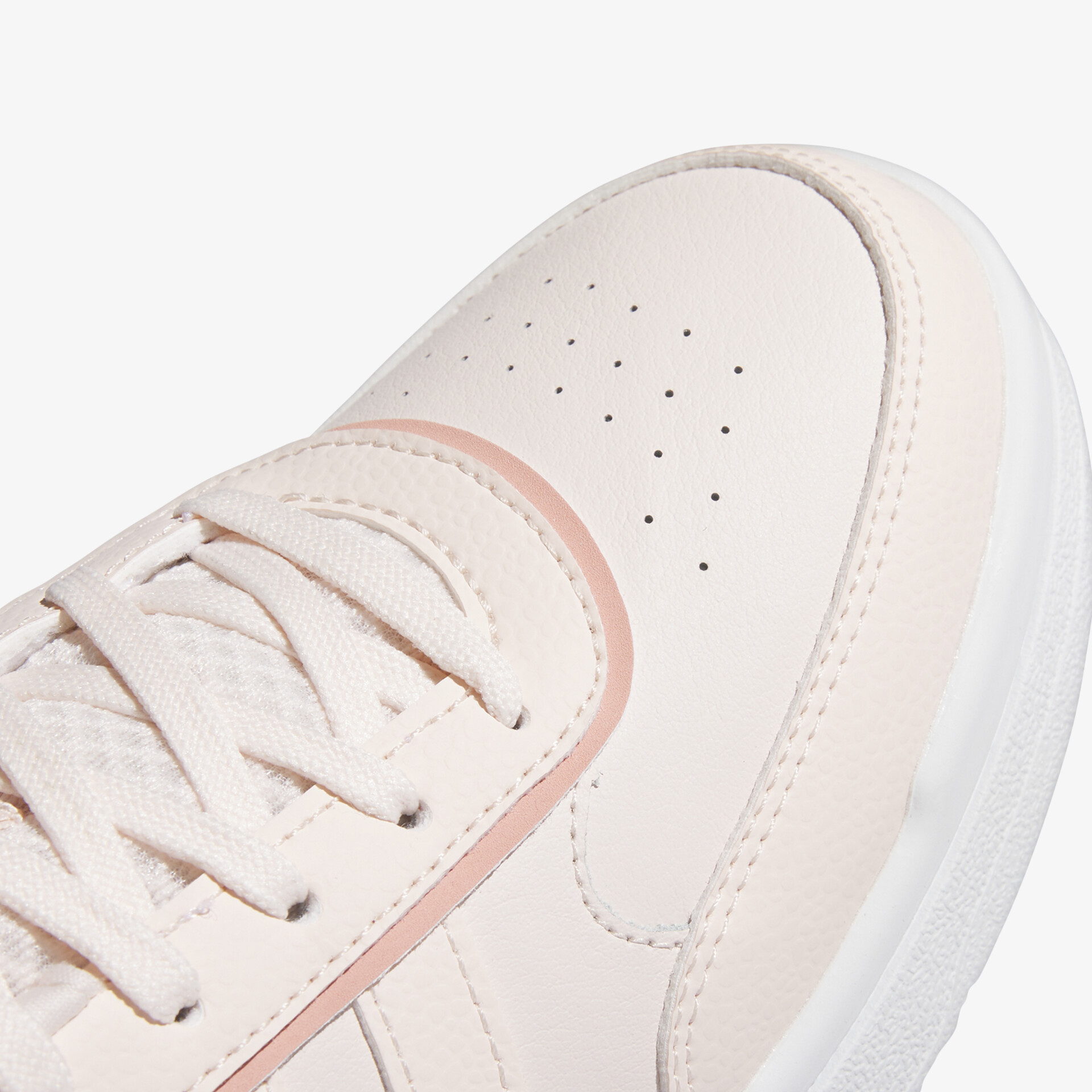 Eleganter Sneaker in zartem Rosa mit gepolsterter Sohle und atmungsaktivem Design. Perfekt für jeden Anlass.