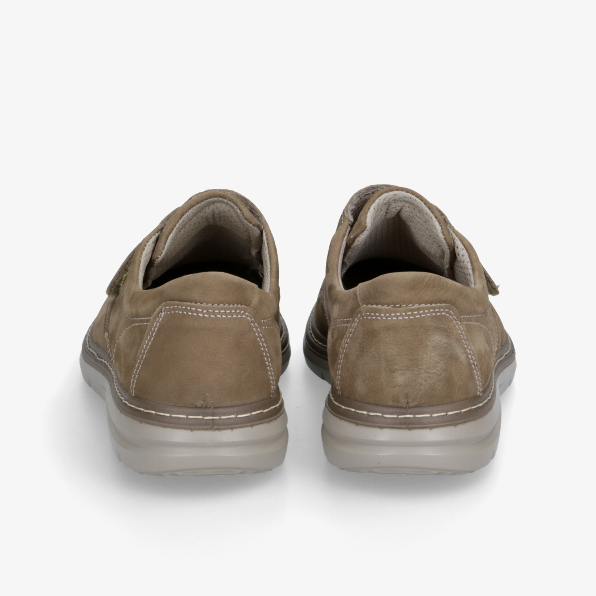 Robuste und komfortable Schuhe mit flexibler Passform und rutschfester Sohle, Rückansicht sichtbar