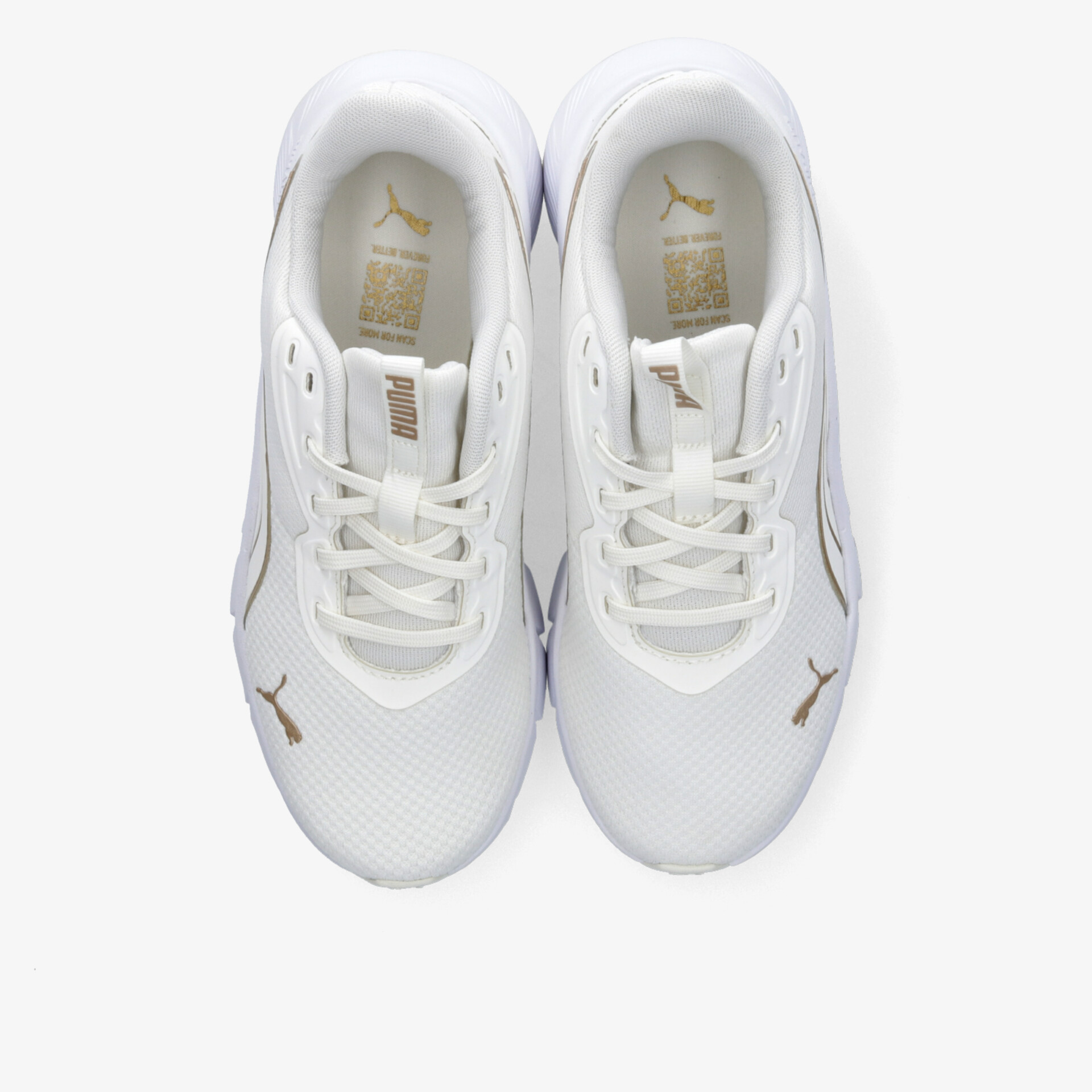 Weiße Sneaker mit modernen Details und angenehmem Tragekomfort von oben